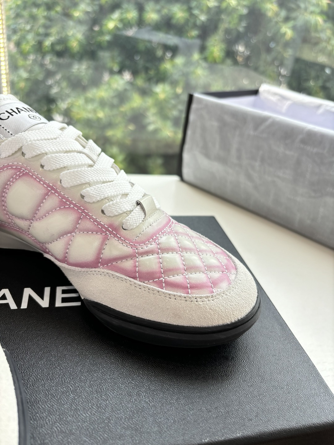 A pair of luxury Chanel sneakers featuring white and pink quilted leather, suede accents, and the interlocking CC logo. - Hình 8