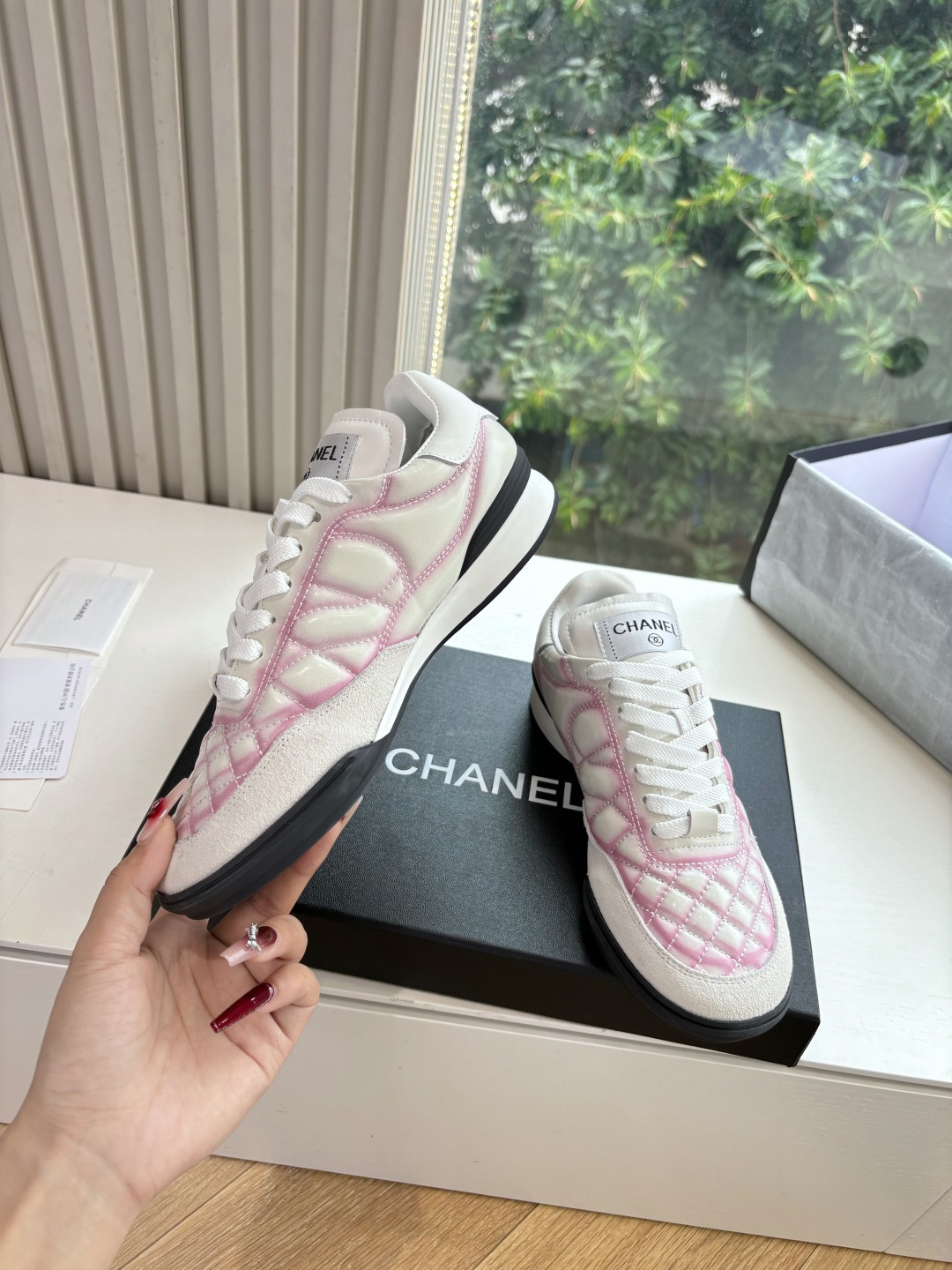 A pair of luxury Chanel sneakers featuring white and pink quilted leather, suede accents, and the interlocking CC logo. - Hình 5