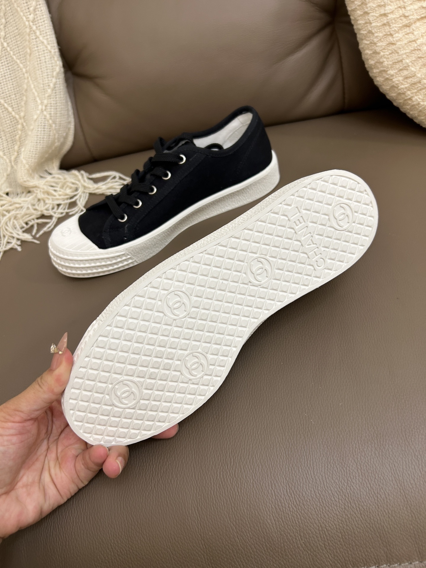 Pair of Chanel black canvas low-top sneakers with white rubber soles and textured toe caps featuring the CC logo - Hình 9