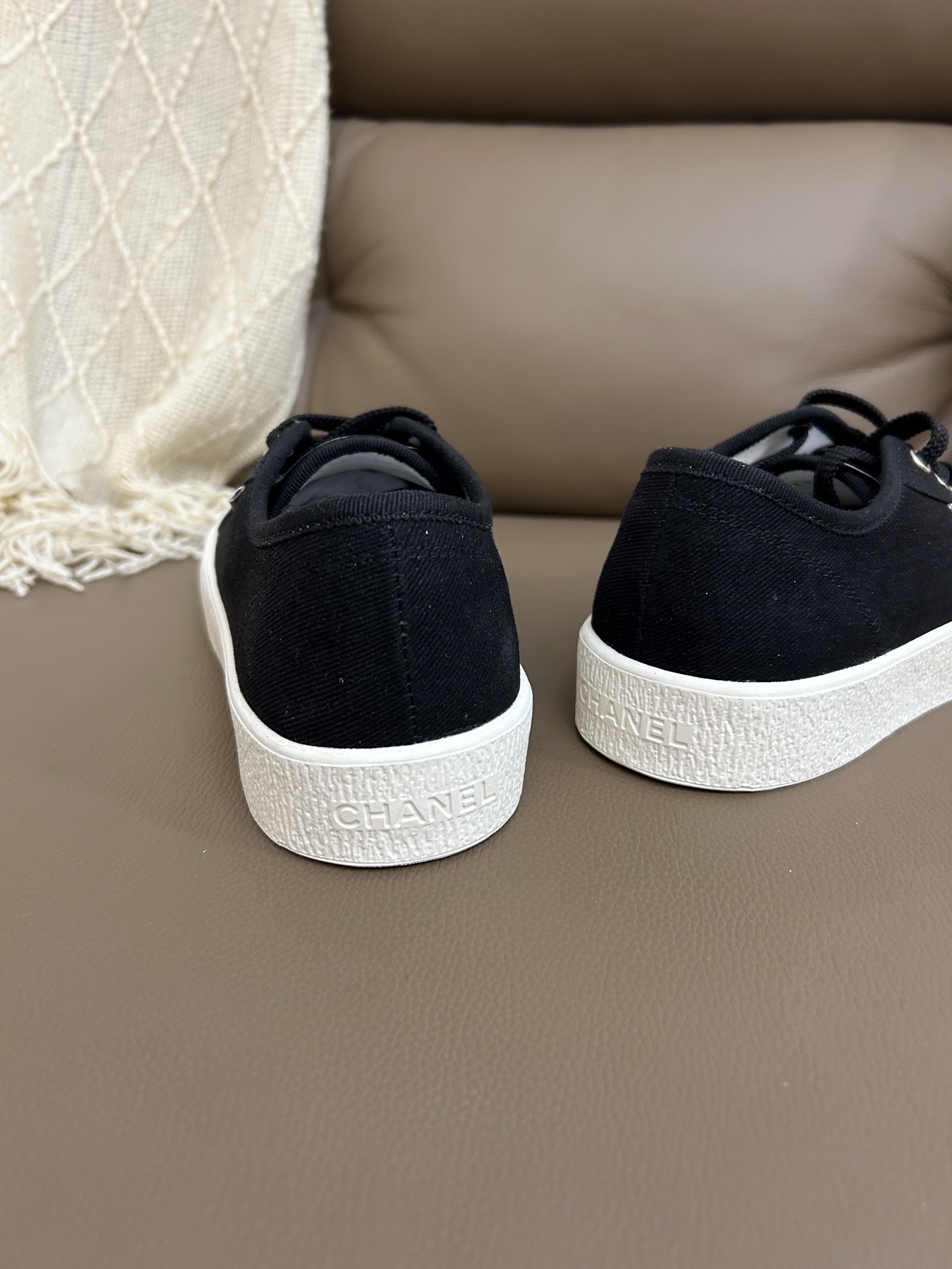 Pair of Chanel black canvas low-top sneakers with white rubber soles and textured toe caps featuring the CC logo - Hình 8