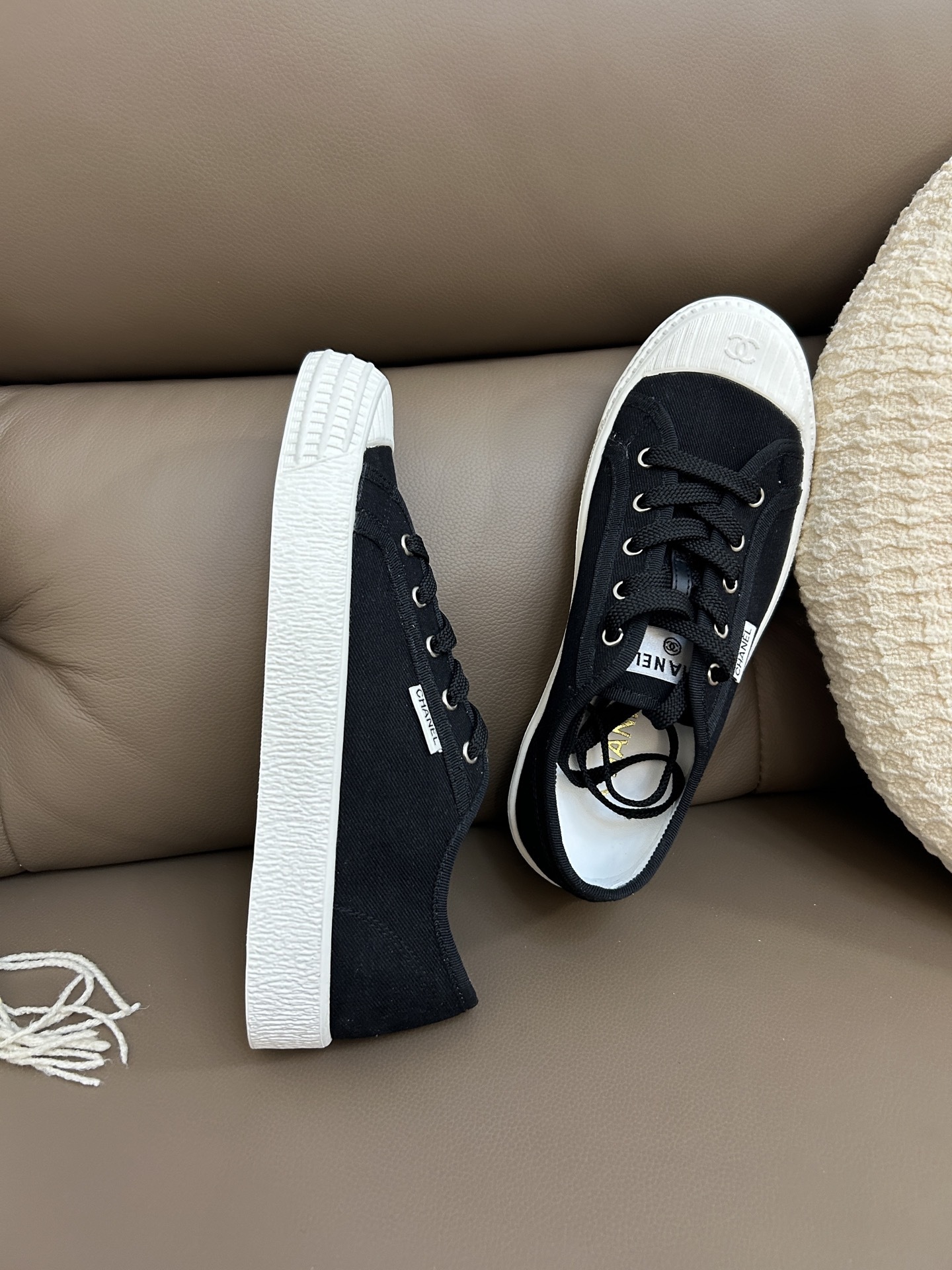 Pair of Chanel black canvas low-top sneakers with white rubber soles and textured toe caps featuring the CC logo - Hình 5