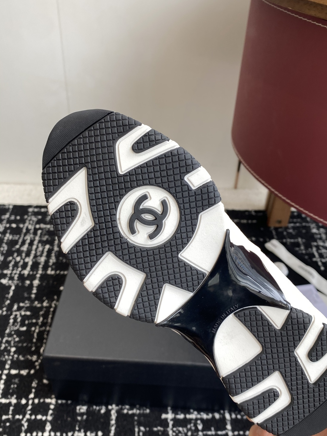Pair of Chanel white and black suede mesh sneakers with CC logo on a black box - Hình 9