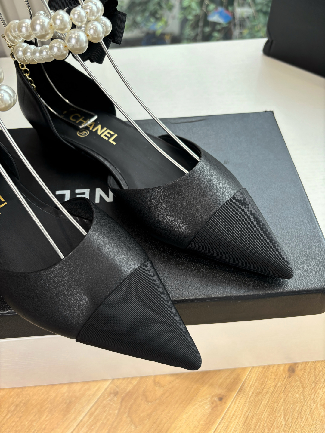 Pair of Chanel black leather pointed-toe flats with double-row pearl ankle straps and black camellia flower detail. - Hình 9