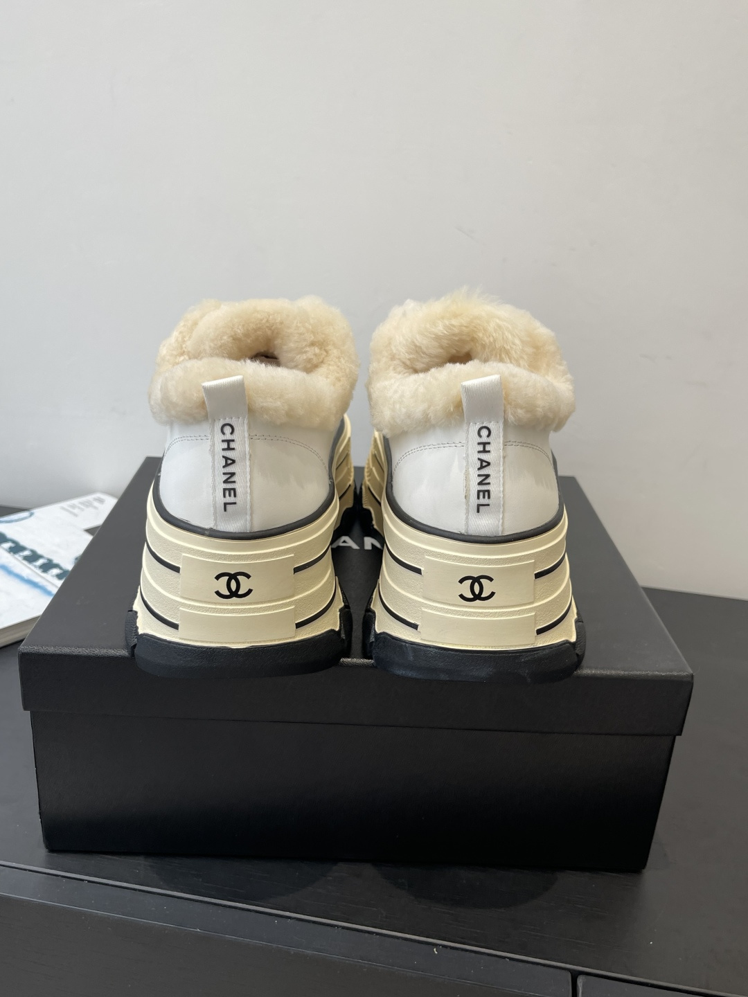 Pair of Chanel white leather platform sneakers with cream shearling fur lining and interlocking C logo on the toe cap. - Hình 8