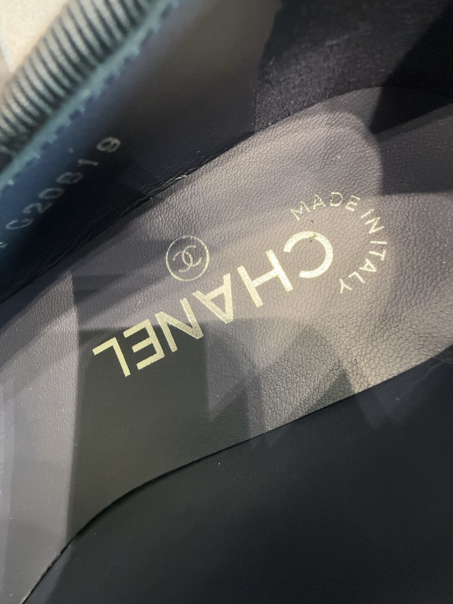 Pair of Chanel blue quilted denim ballet flats with black cap toes and CC logo detail - Hình 13