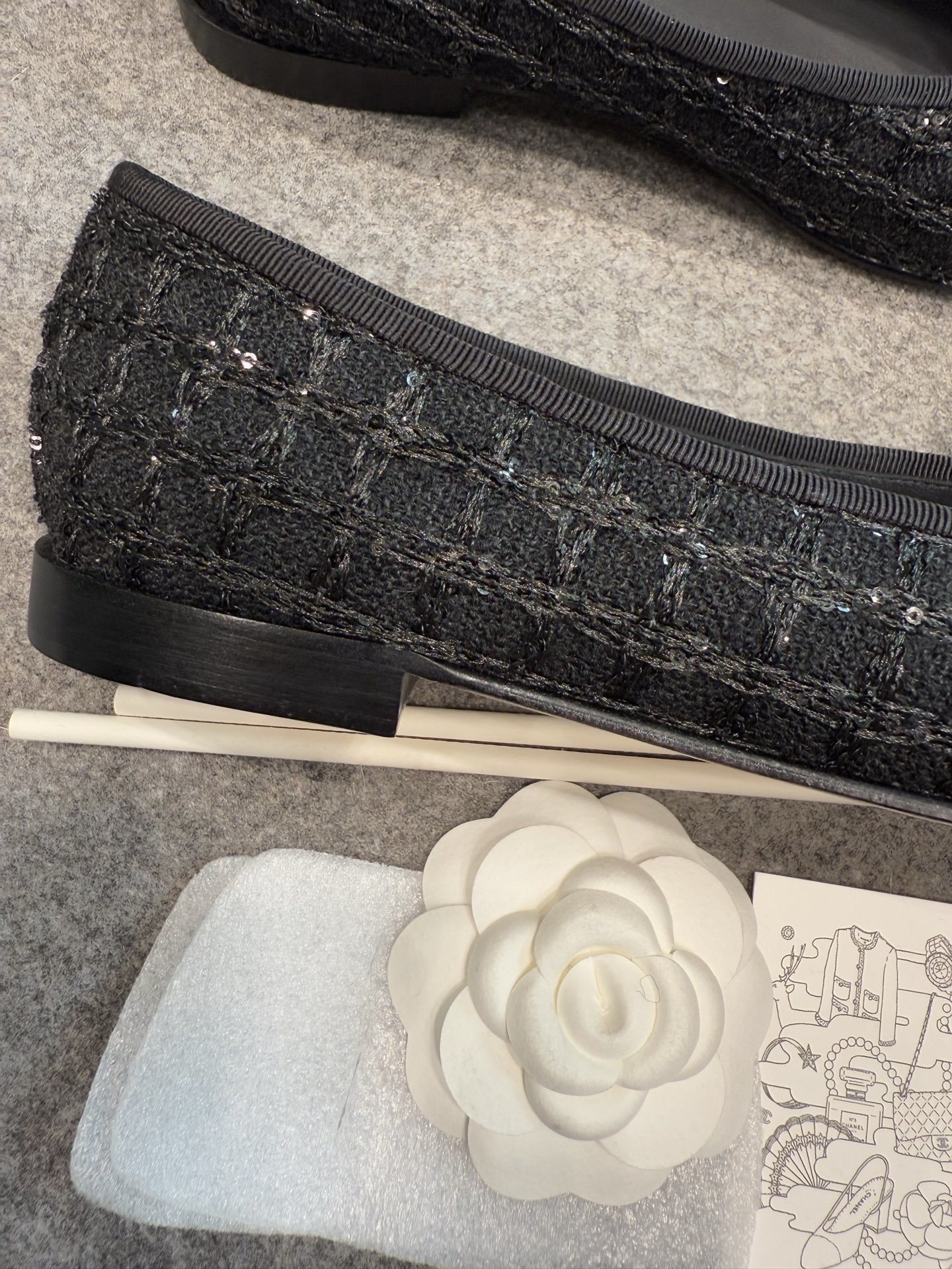 Top view of Chanel black tweed ballet flats with sequins and CC logo toe cap on a luxury display - Hình 10
