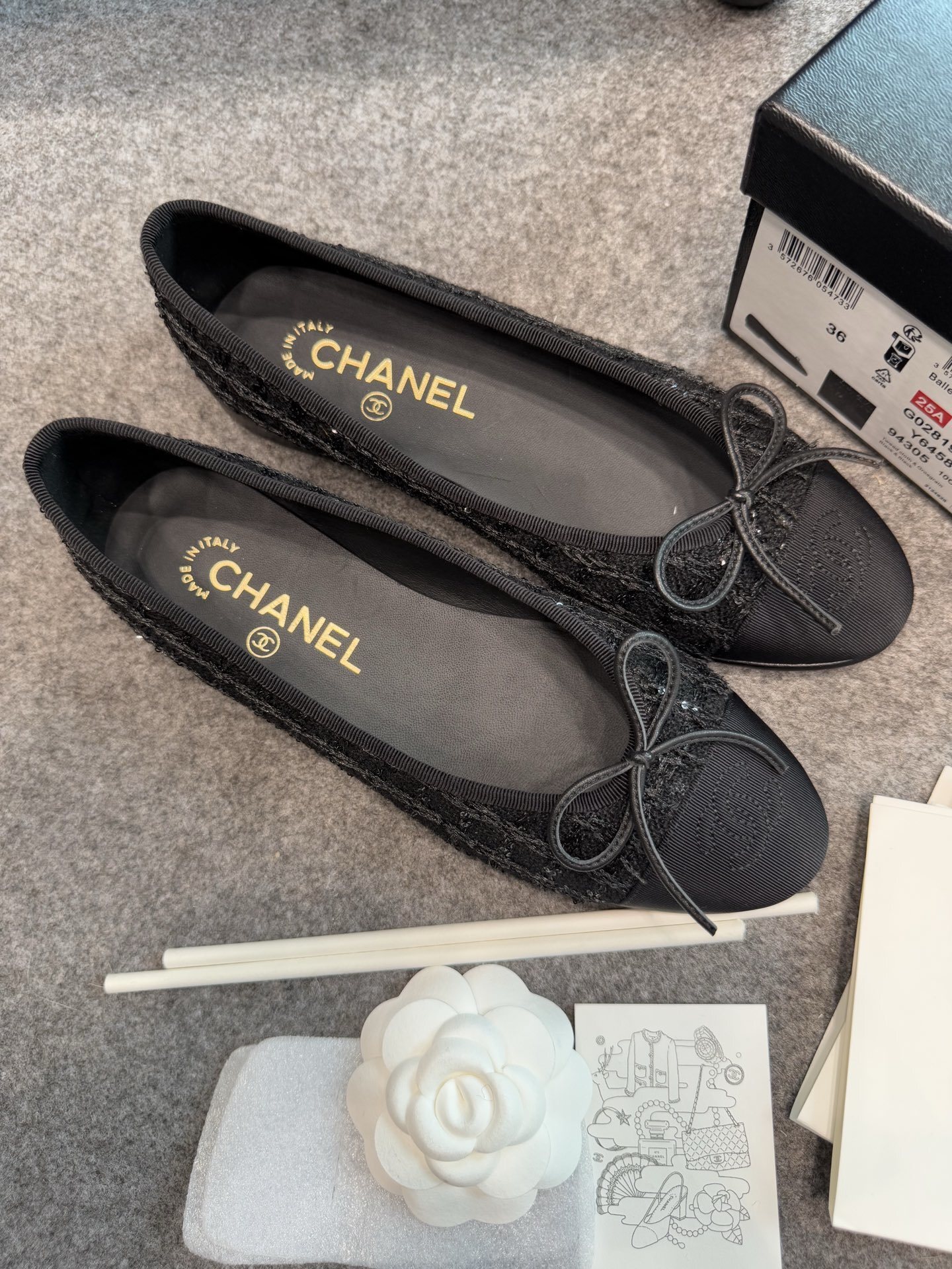 Top view of Chanel black tweed ballet flats with sequins and CC logo toe cap on a luxury display - Hình 5
