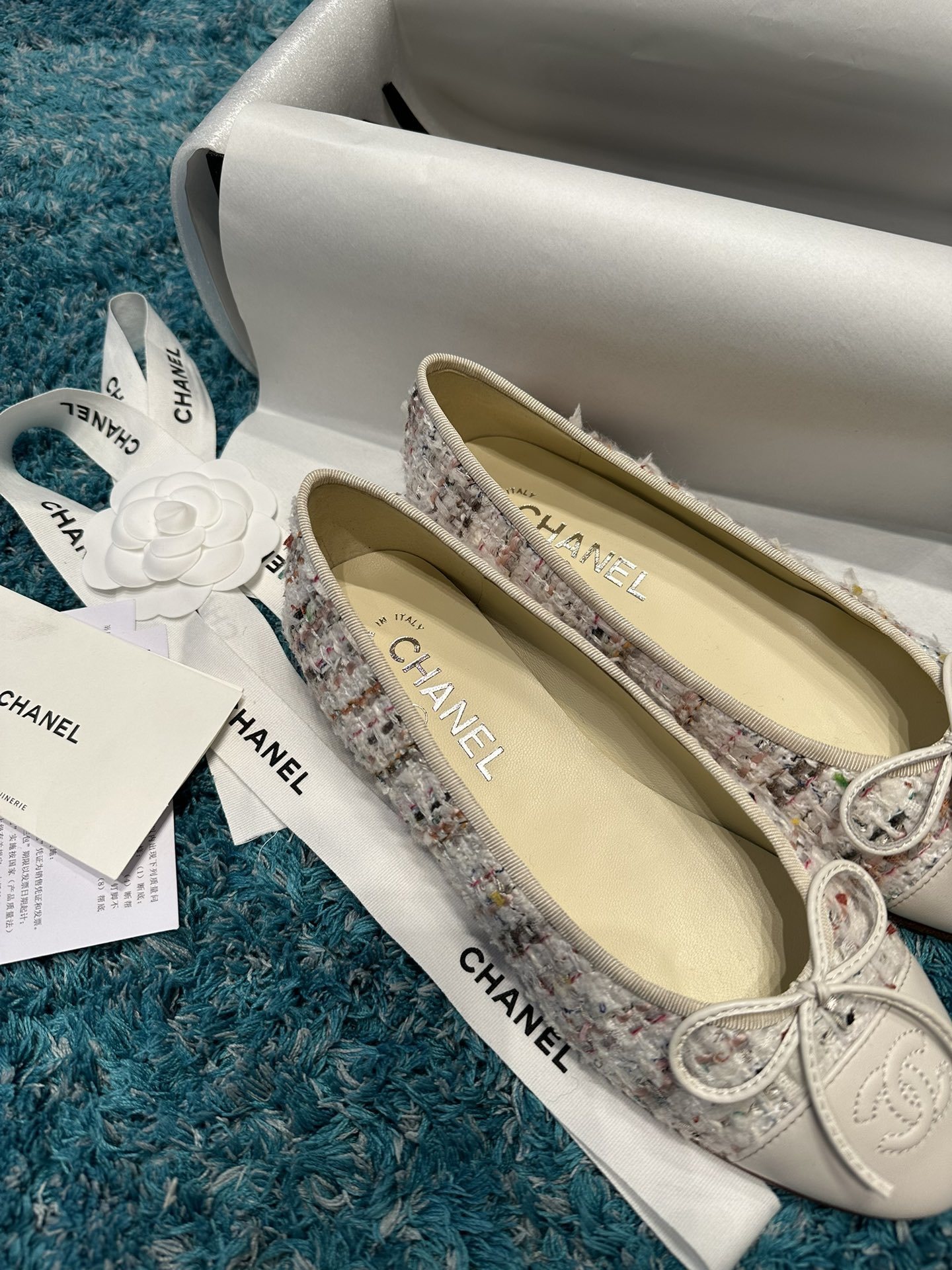 Pair of Chanel multicolor tweed ballet flats with cream leather toe caps and CC logo in original packaging. - Hình 8