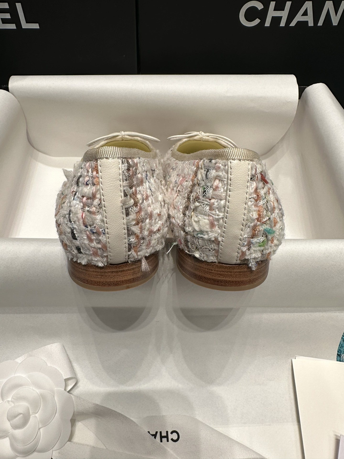 Pair of Chanel multicolor tweed ballet flats with cream leather toe caps and CC logo in original packaging. - Hình 6