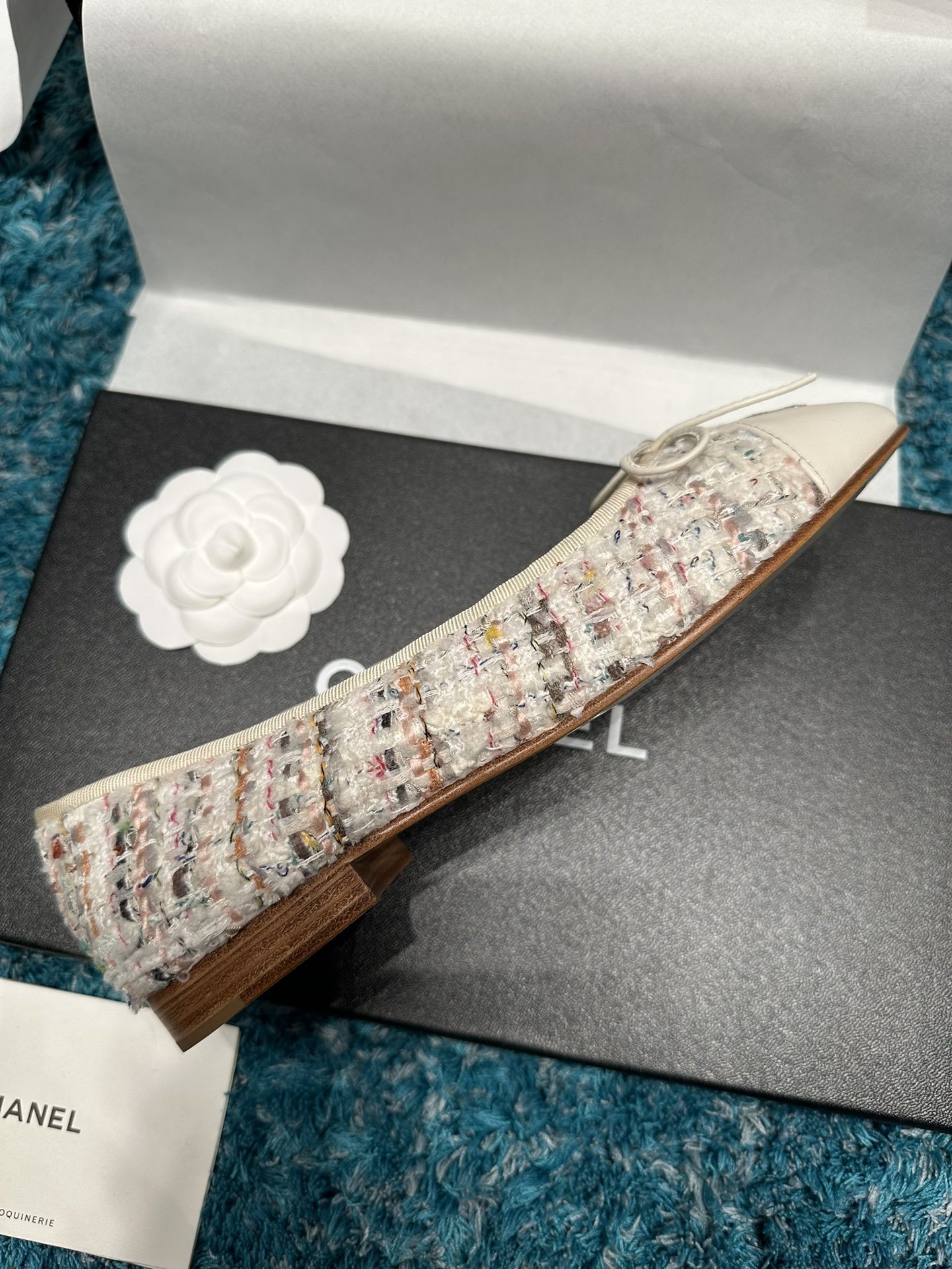 Pair of Chanel multicolor tweed ballet flats with cream leather toe caps and CC logo in original packaging. - Hình 4