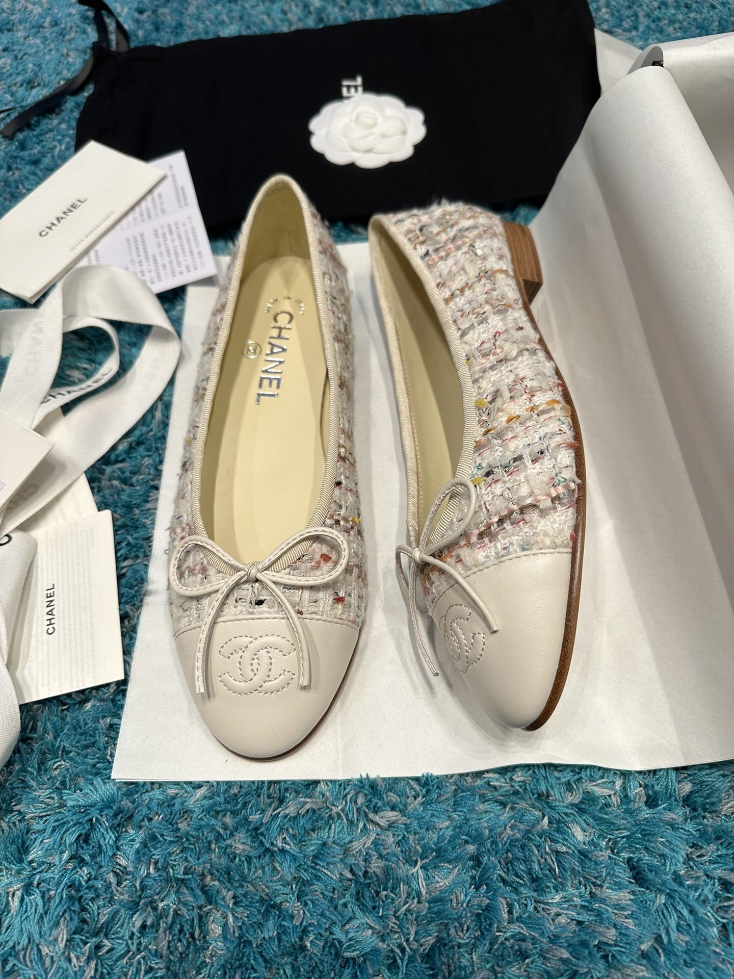 Pair of Chanel multicolor tweed ballet flats with cream leather toe caps and CC logo in original packaging. - Hình 2