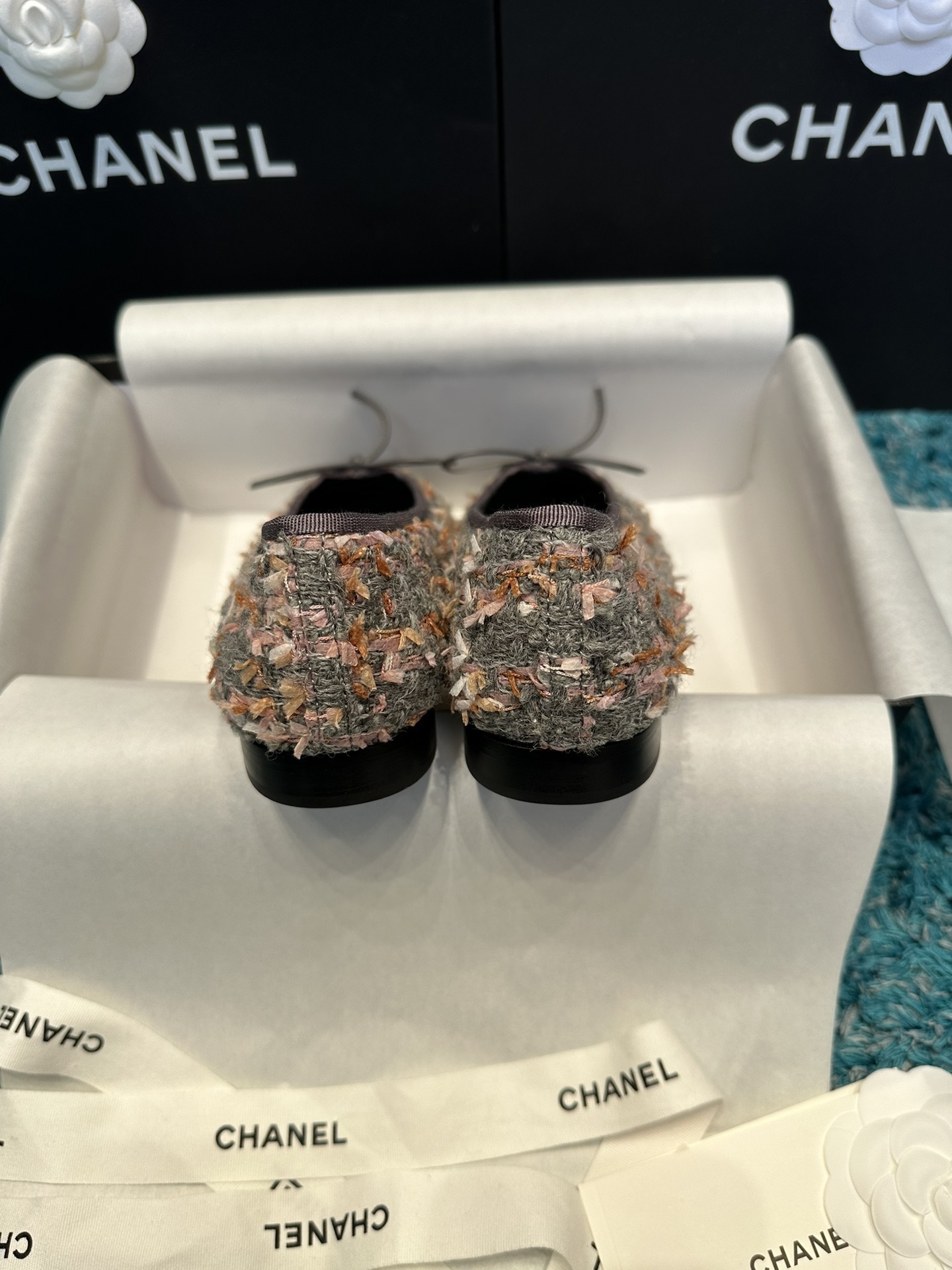 Chanel multi-color tweed ballet flats with black grosgrain cap toe and bow detail in a luxury gift box - Hình 7