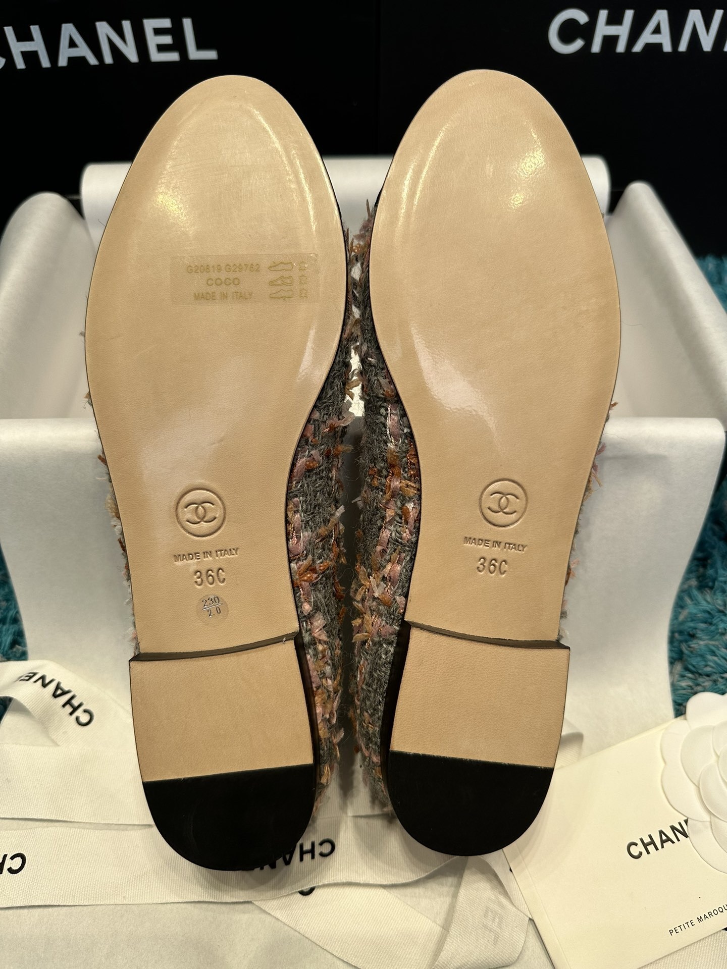 Chanel multi-color tweed ballet flats with black grosgrain cap toe and bow detail in a luxury gift box - Hình 5