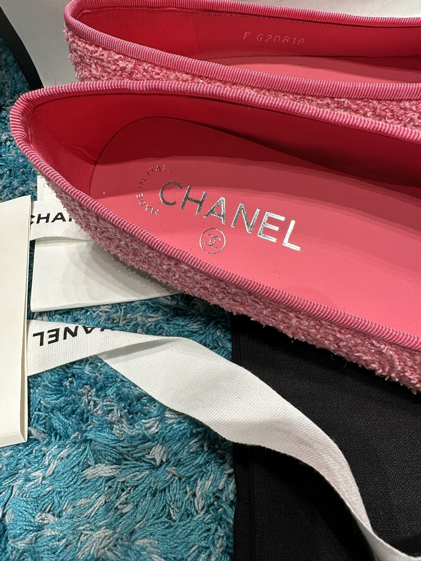 Pair of Chanel pink tweed ballerina flats with black cap toes and bow detail in original packaging - Hình 8