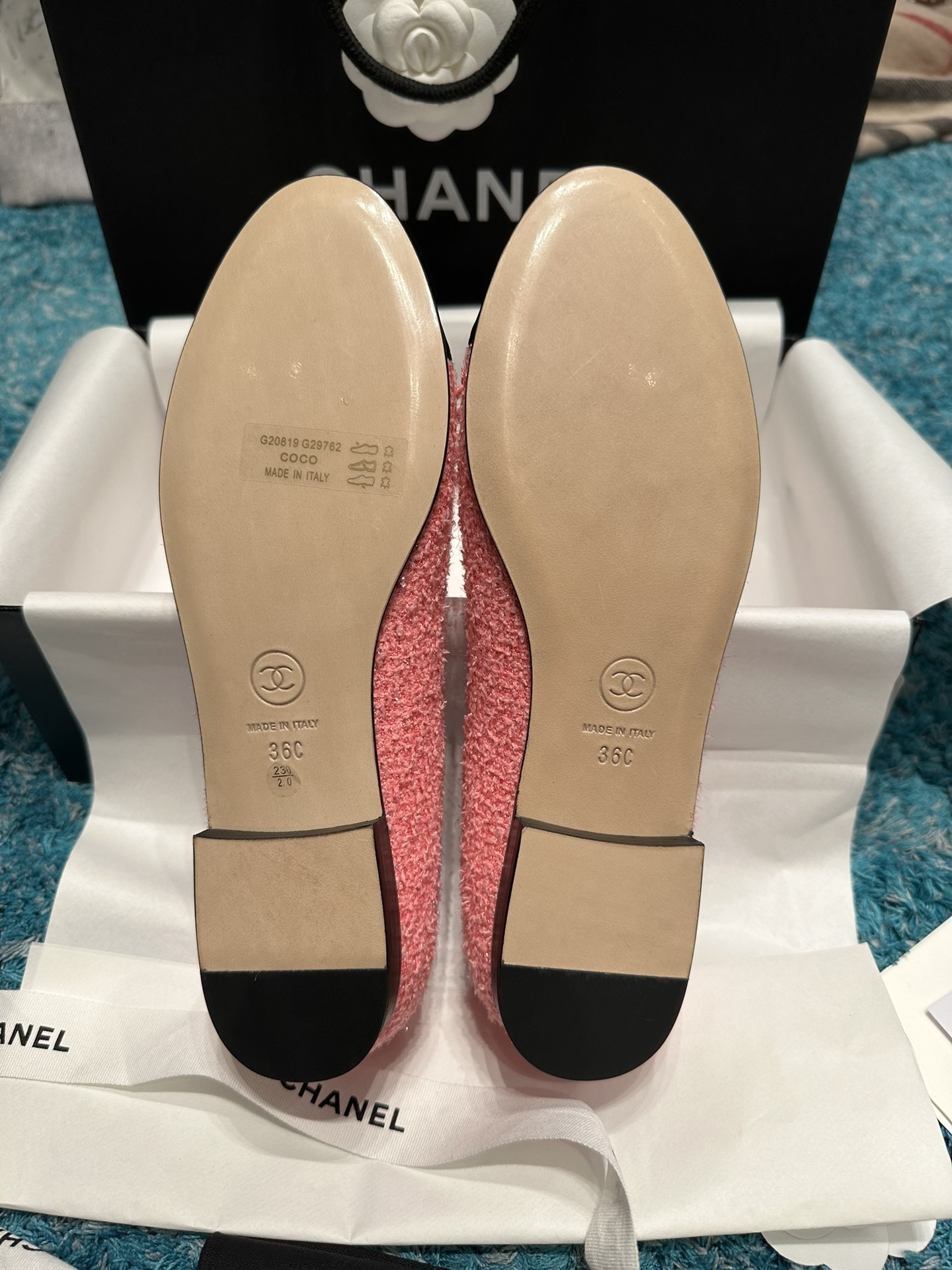Pair of Chanel pink tweed ballerina flats with black cap toes and bow detail in original packaging - Hình 6