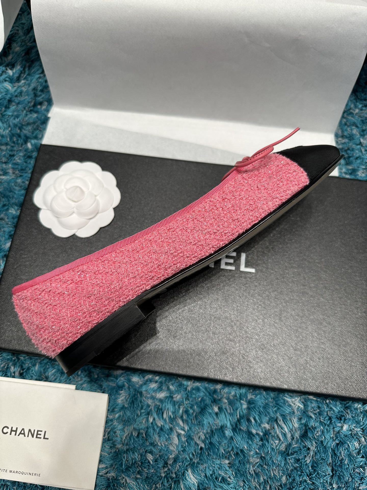 Pair of Chanel pink tweed ballerina flats with black cap toes and bow detail in original packaging - Hình 4