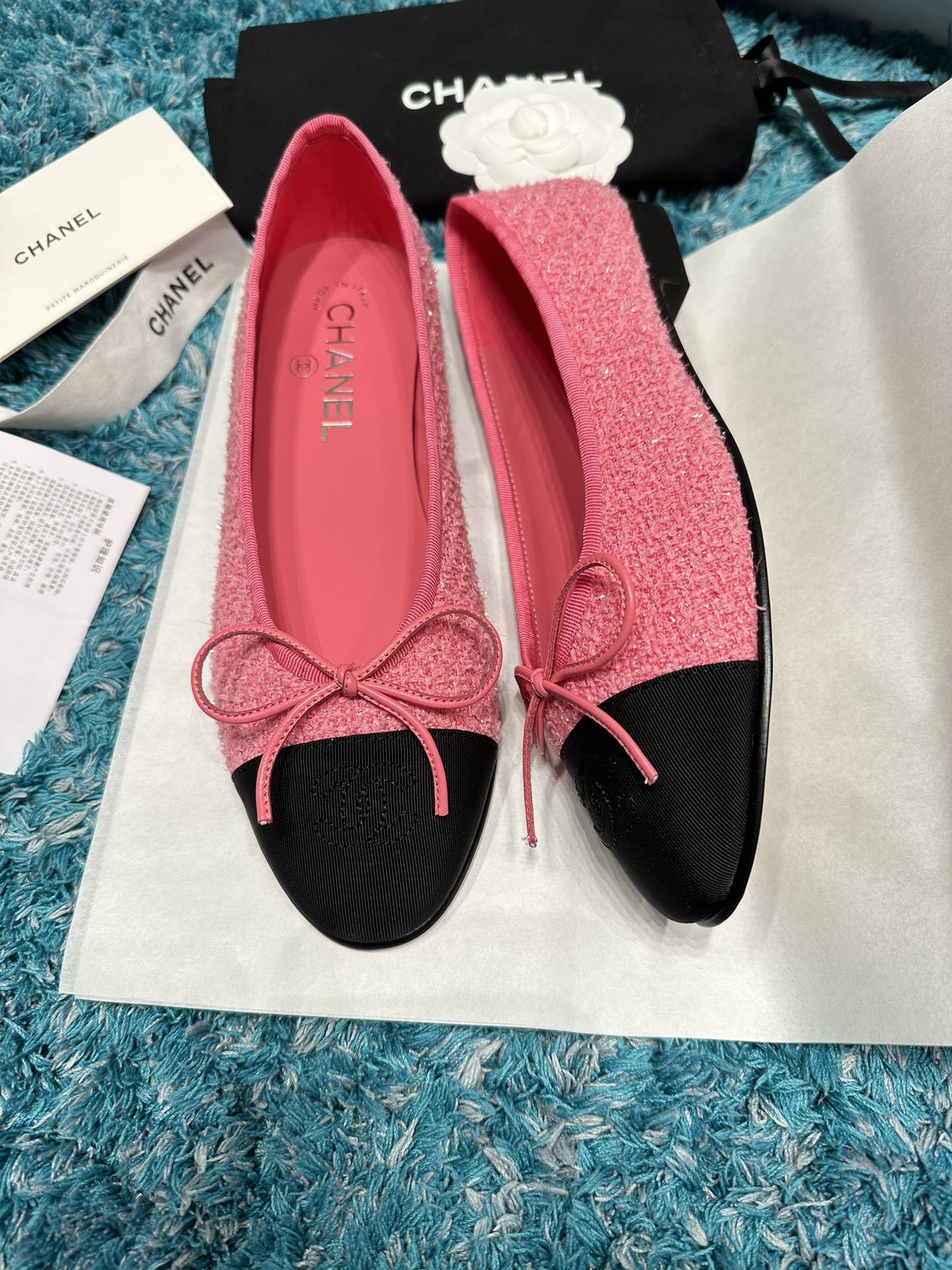 Pair of Chanel pink tweed ballerina flats with black cap toes and bow detail in original packaging - Hình 2