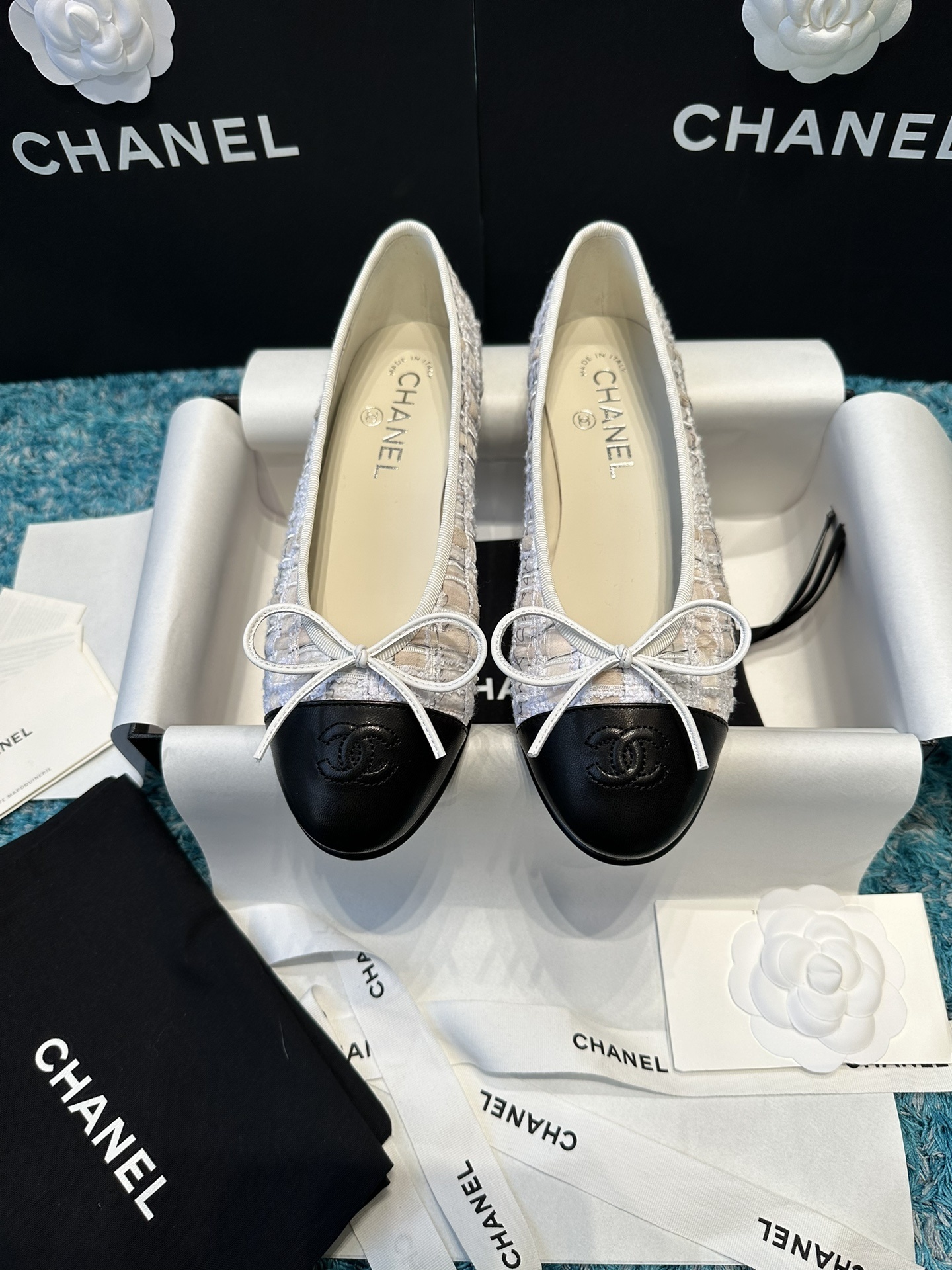 Luxury Chanel tweed ballet flats with black leather toe caps and signature embossed CC logo - Hình 9