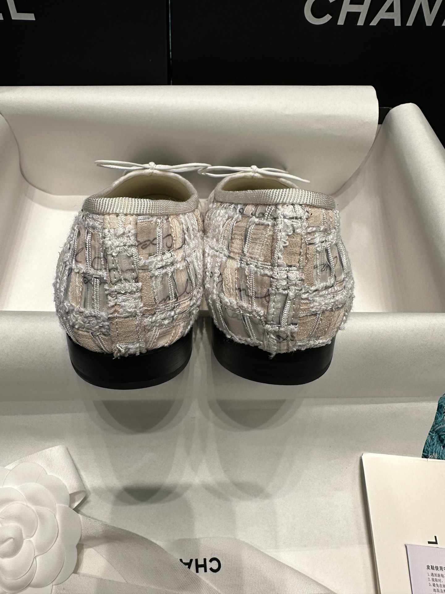 Luxury Chanel tweed ballet flats with black leather toe caps and signature embossed CC logo - Hình 8