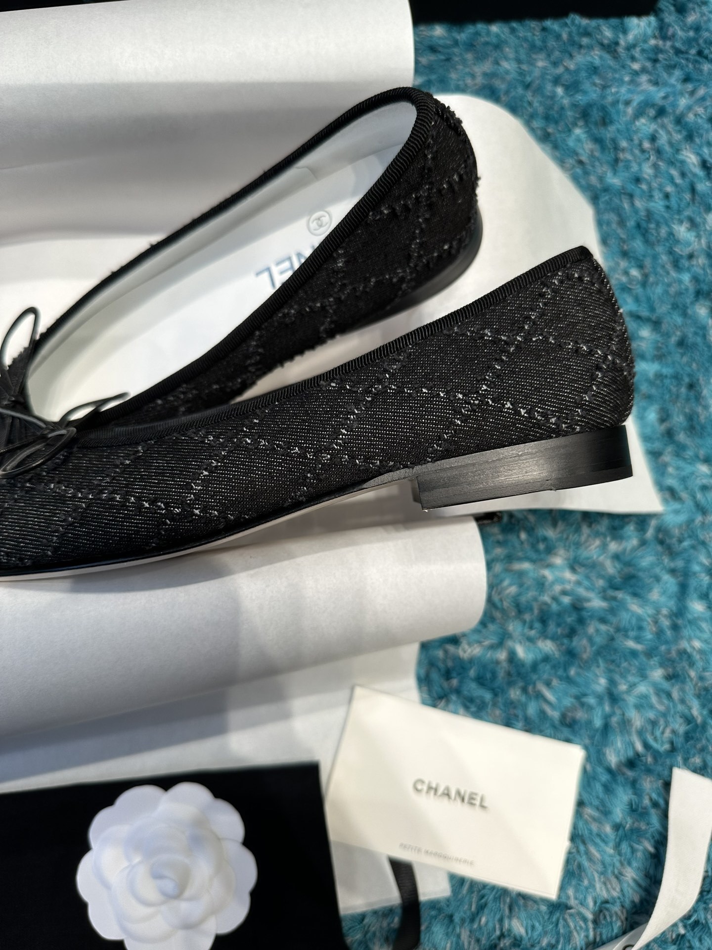 A pair of black Chanel tweed ballerina flats with grosgrain toe caps and CC logo embroidery, shown with original luxury packaging. - Hình 9