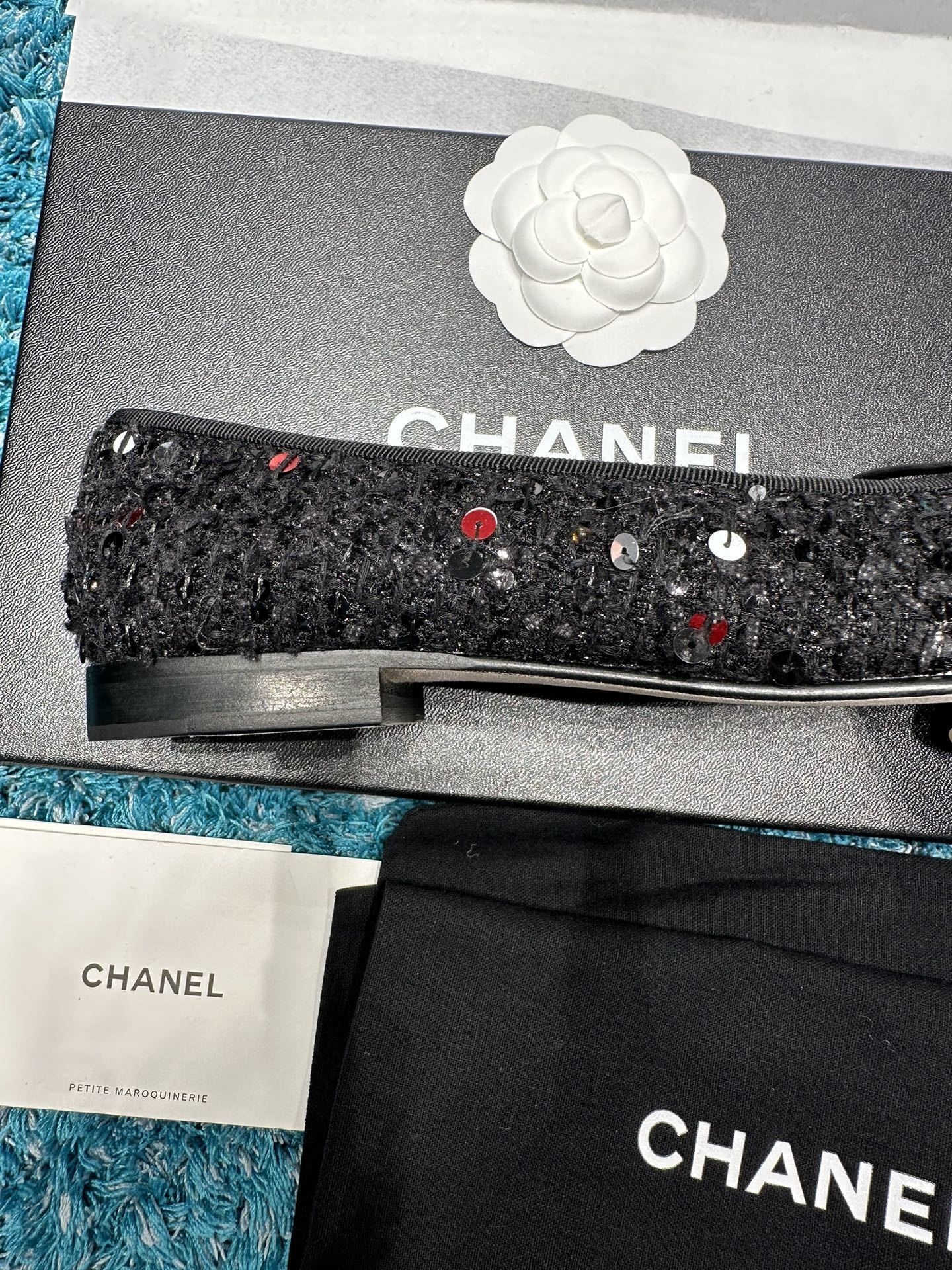 Pair of Chanel black tweed ballet flats with colorful sequins and gold metallic toe caps featuring the CC logo in a branded box - Hình 8