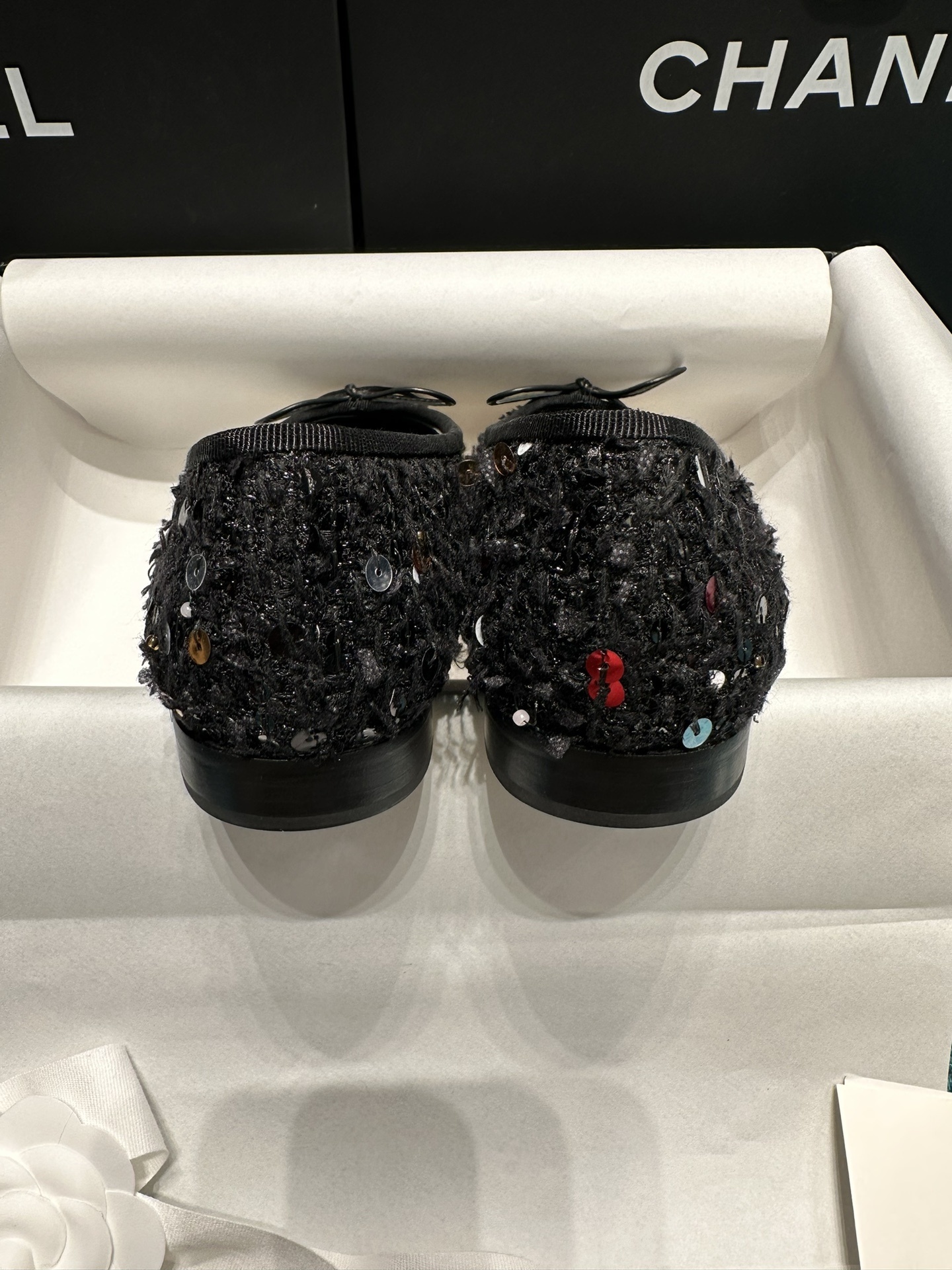 Pair of Chanel black tweed ballet flats with colorful sequins and gold metallic toe caps featuring the CC logo in a branded box - Hình 6