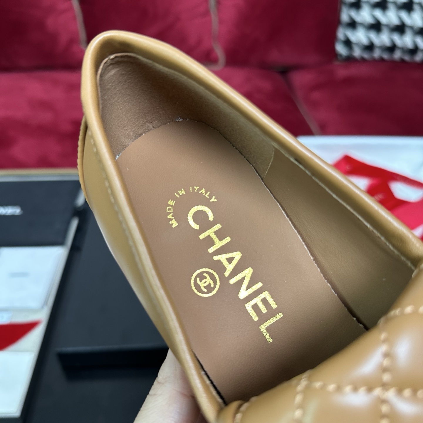 Luxury Chanel tan leather platform loafers with quilted tongue and gold CC logo displayed on a black box. - Hình 7