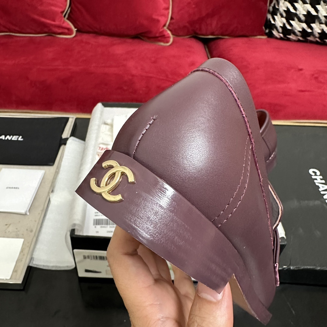 Authentic burgundy Chanel leather loafers with gold CC logo hardware presented in their original designer box - Hình 8