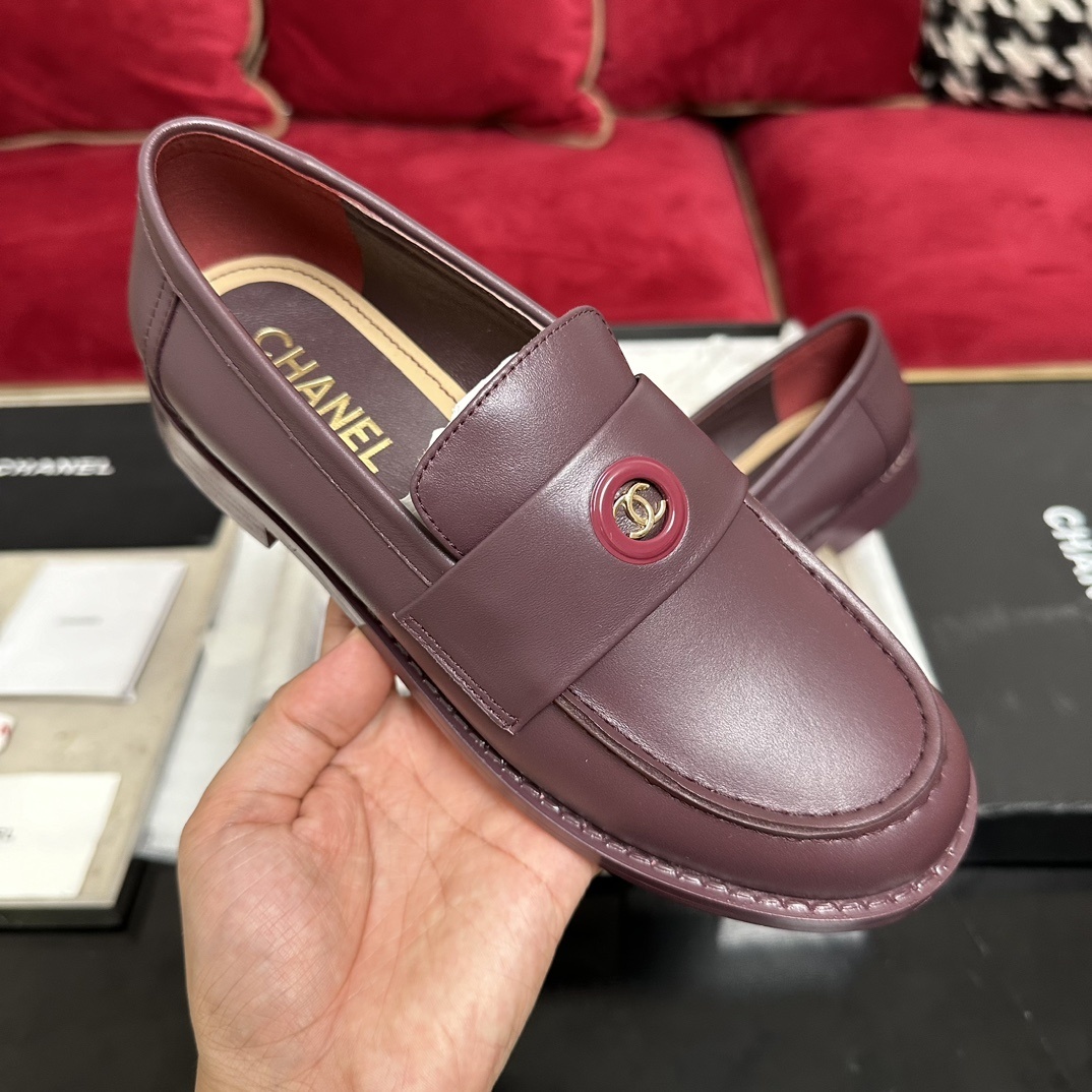 Authentic burgundy Chanel leather loafers with gold CC logo hardware presented in their original designer box - Hình 4
