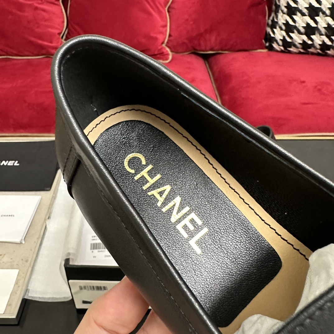 A pair of luxury Chanel black leather loafers with gold CC logo detail in original packaging. - Hình 7