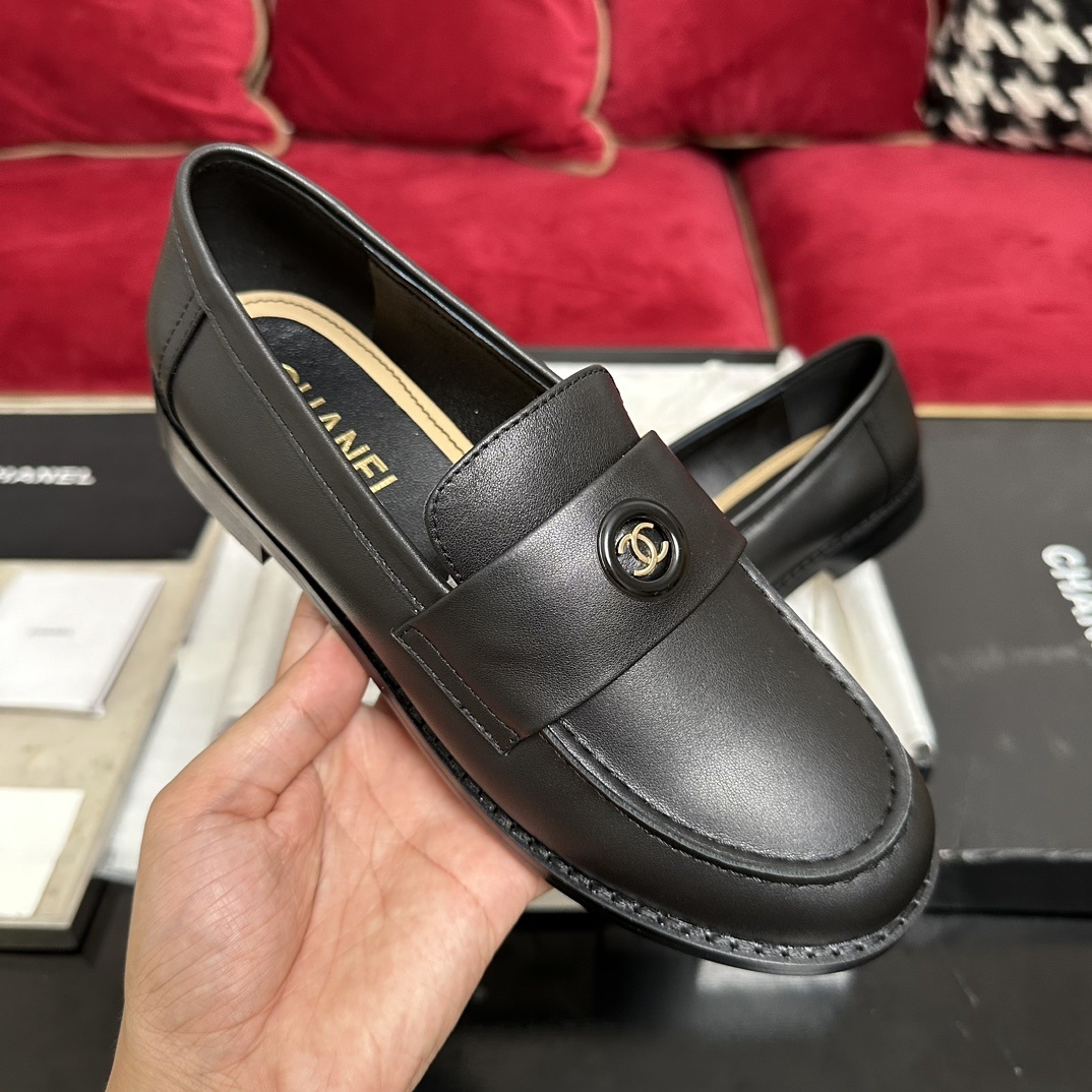 A pair of luxury Chanel black leather loafers with gold CC logo detail in original packaging. - Hình 4