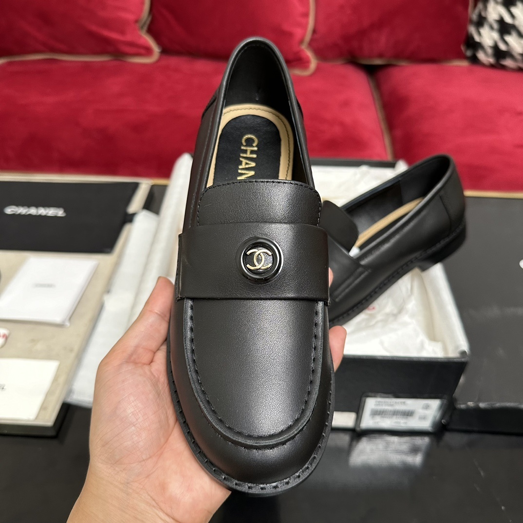 A pair of luxury Chanel black leather loafers with gold CC logo detail in original packaging. - Hình 3