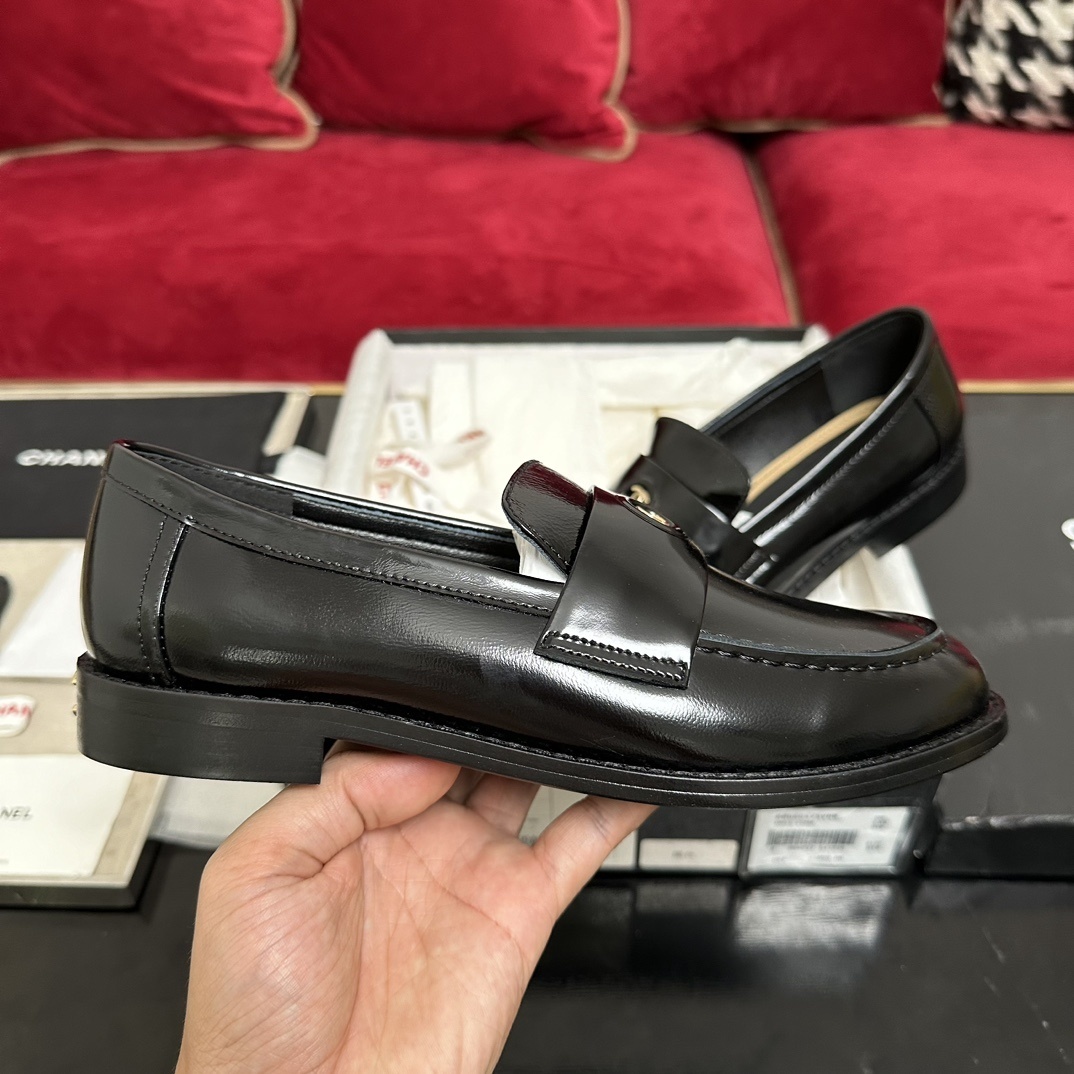 Authentic Chanel black leather loafers with gold CC logo in original box with dust bag and accessories. - Hình 5