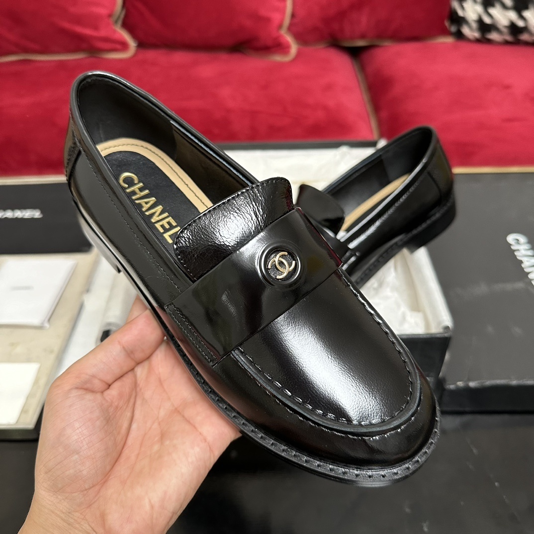 Authentic Chanel black leather loafers with gold CC logo in original box with dust bag and accessories. - Hình 4