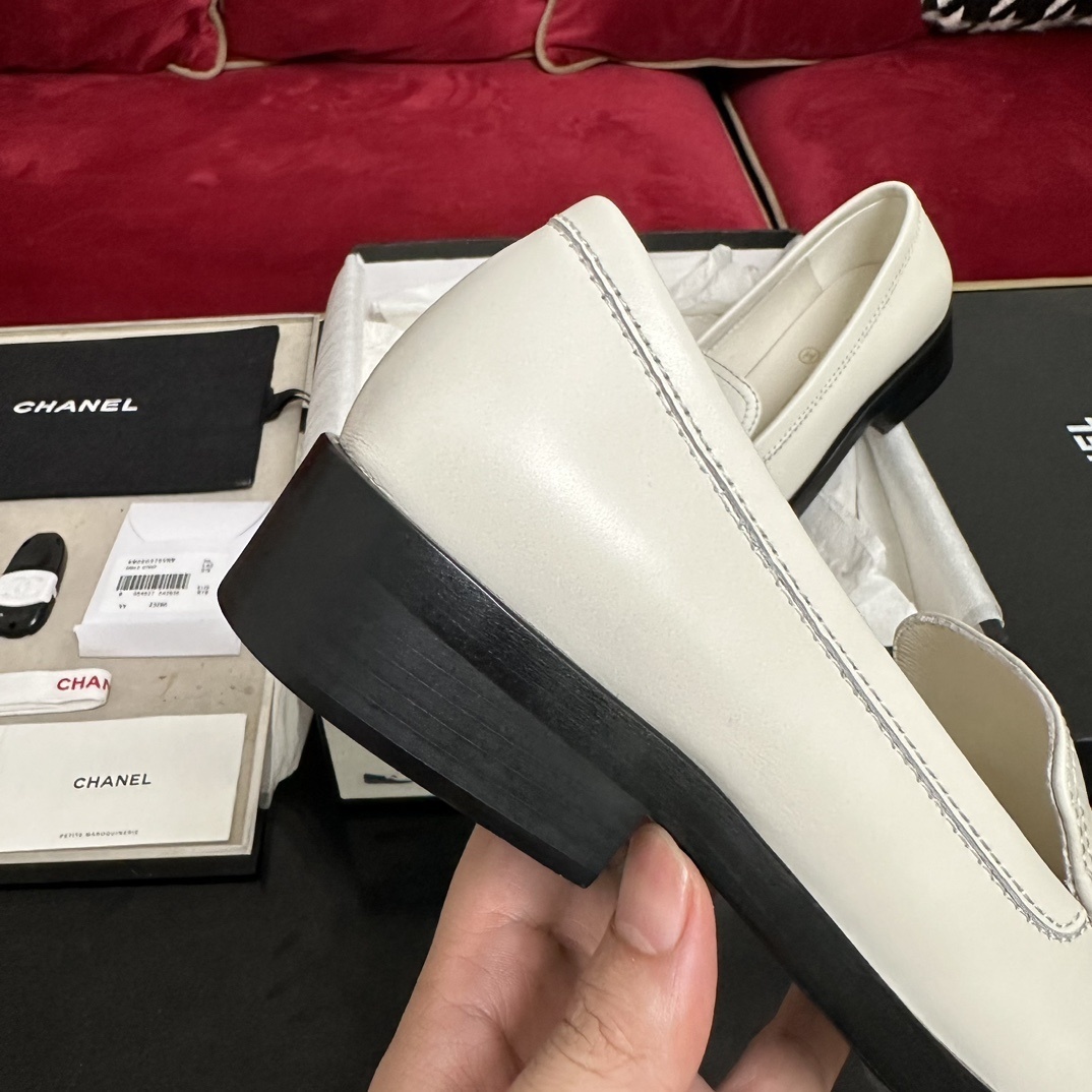 Luxury Chanel white leather loafers with gold CC logo hardware placed in their original black box with accessories - Hình 8
