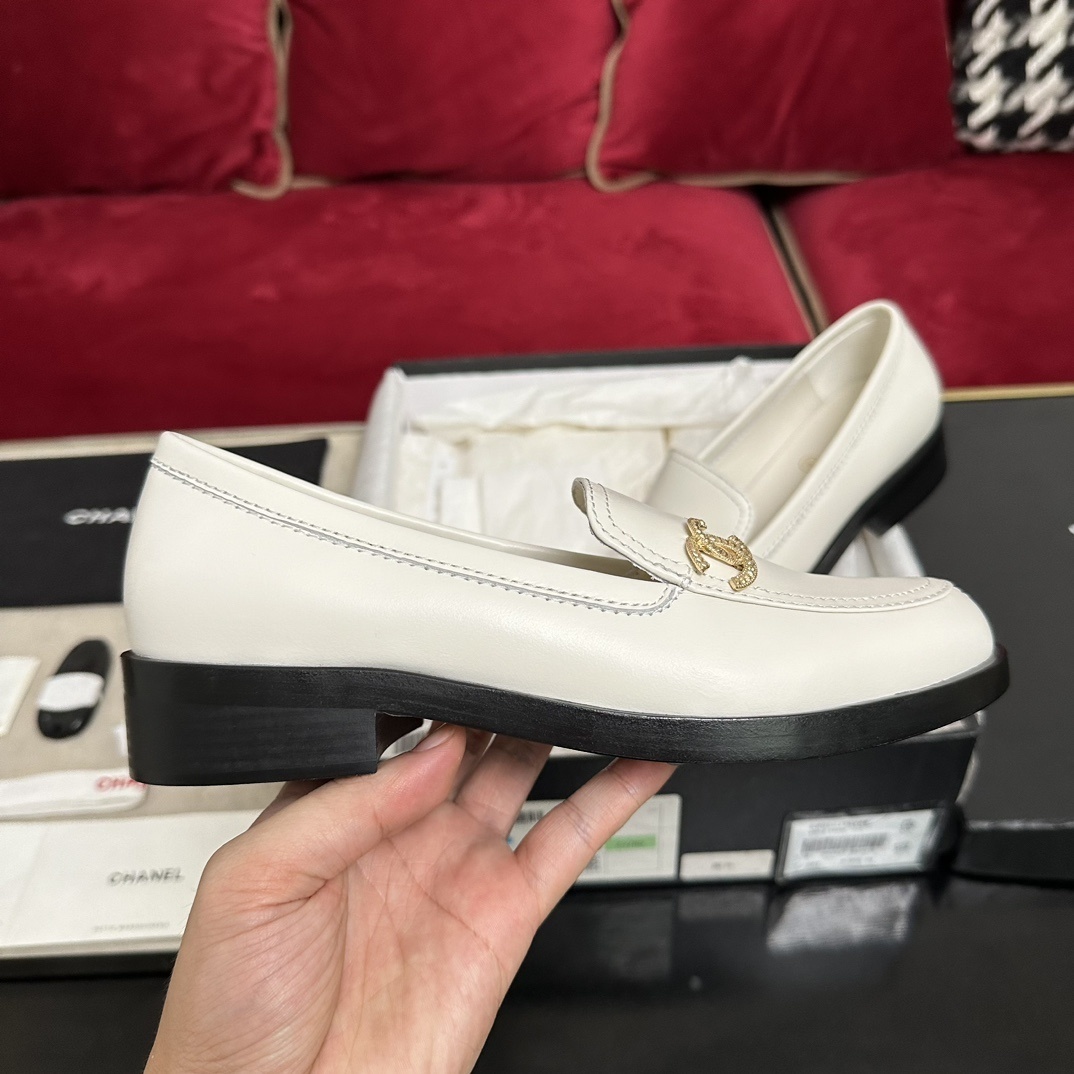 Luxury Chanel white leather loafers with gold CC logo hardware placed in their original black box with accessories - Hình 5