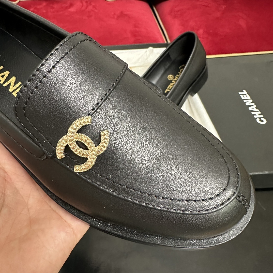 A pair of black leather Chanel loafers with a gold CC logo presented in their original box with a dust bag and cards. - Hình 6