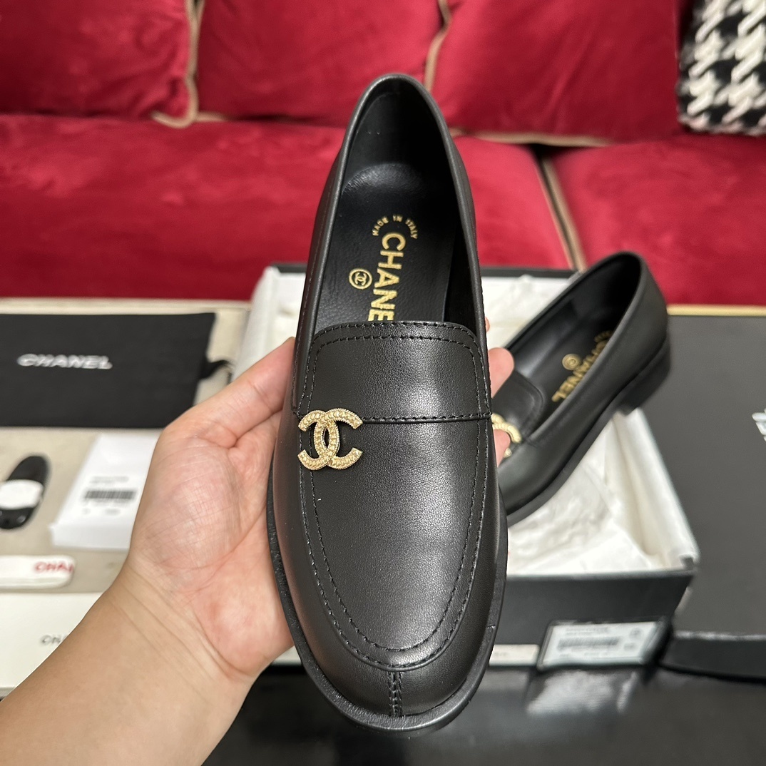A pair of black leather Chanel loafers with a gold CC logo presented in their original box with a dust bag and cards. - Hình 3