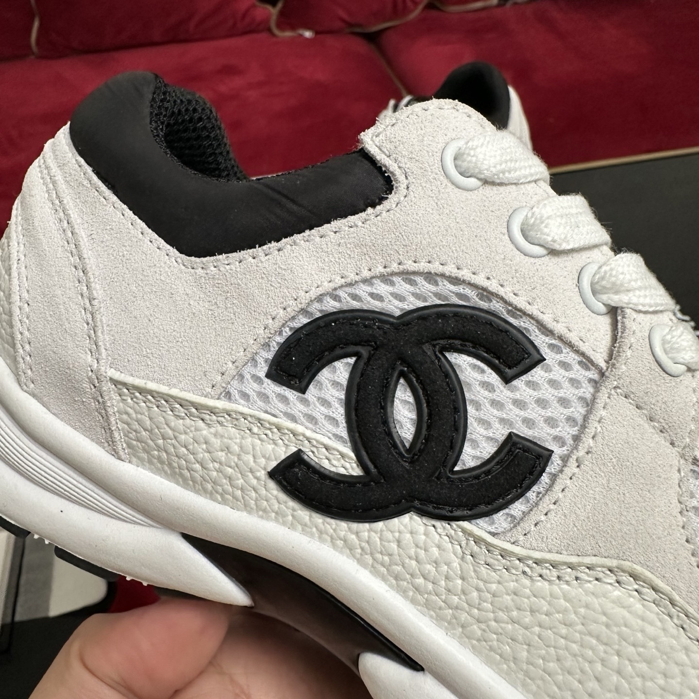 Luxury Chanel sneakers in white mesh and leather with black interlocking CC logo and original packaging. - Hình 7