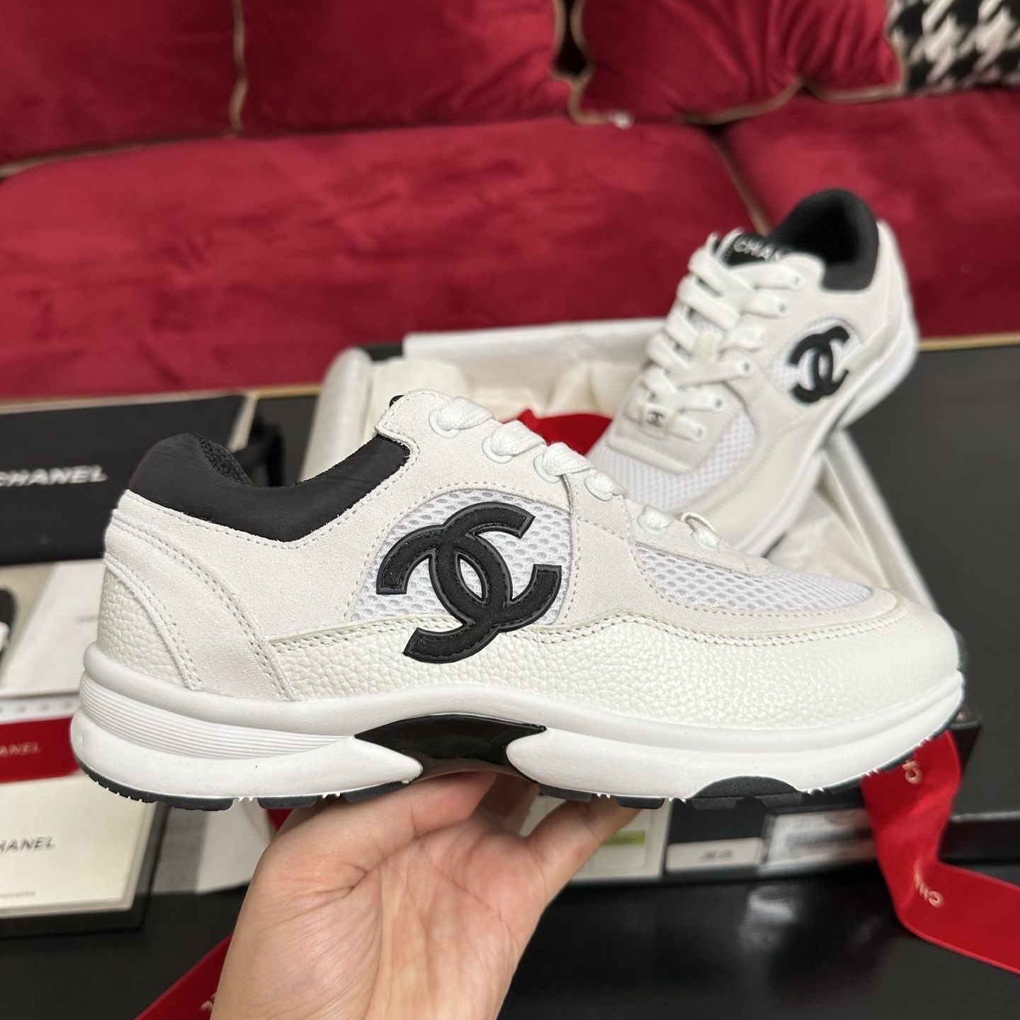 Luxury Chanel sneakers in white mesh and leather with black interlocking CC logo and original packaging. - Hình 5