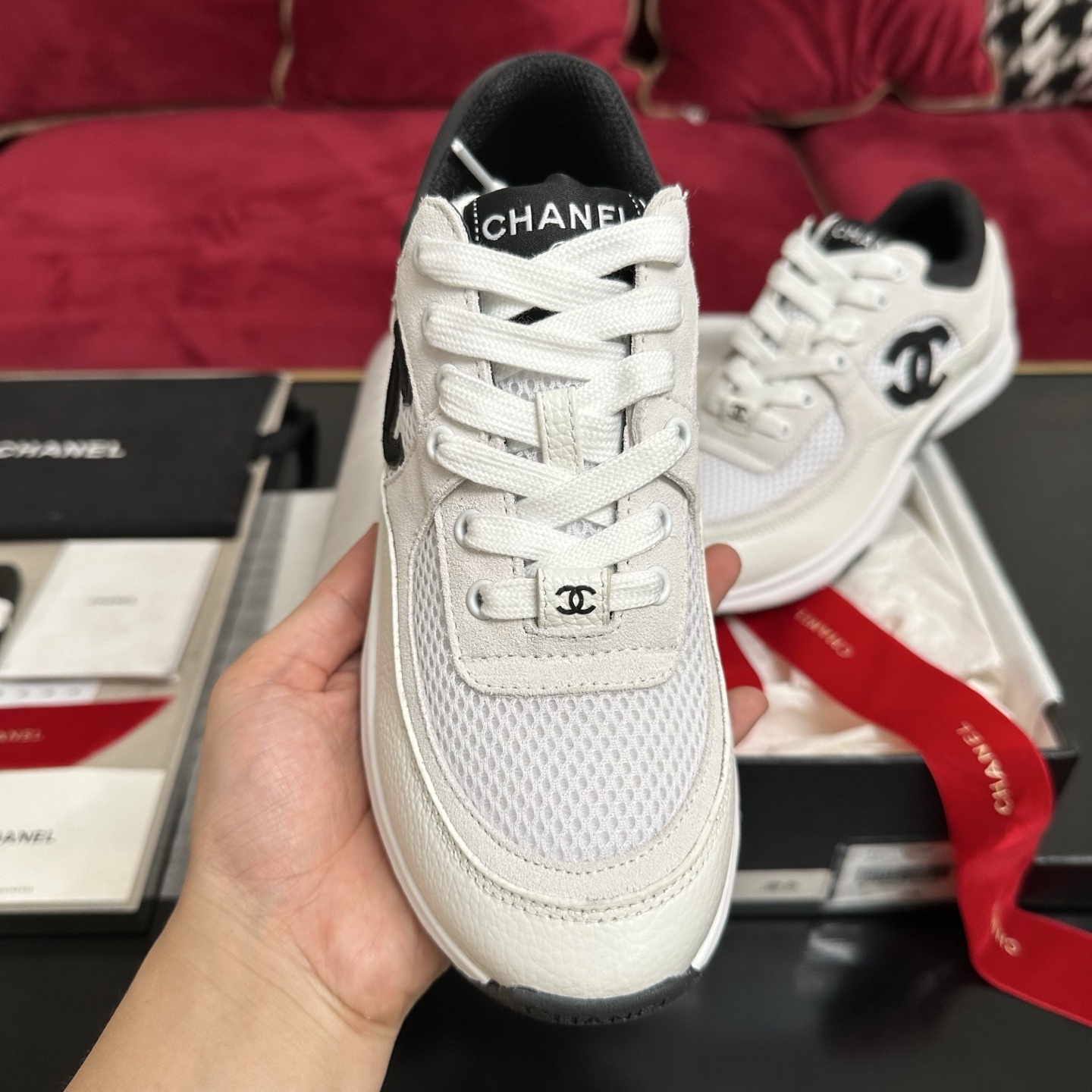 Luxury Chanel sneakers in white mesh and leather with black interlocking CC logo and original packaging. - Hình 3