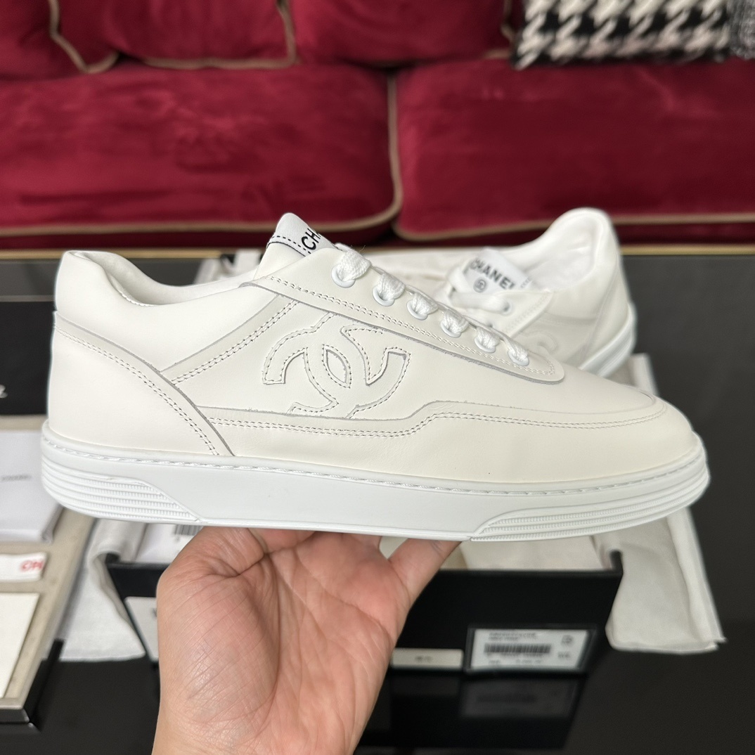 Close-up of the white rubber sole of a Chanel sneaker featuring the interlocking CC logo and herringbone traction pattern. - Hình 7