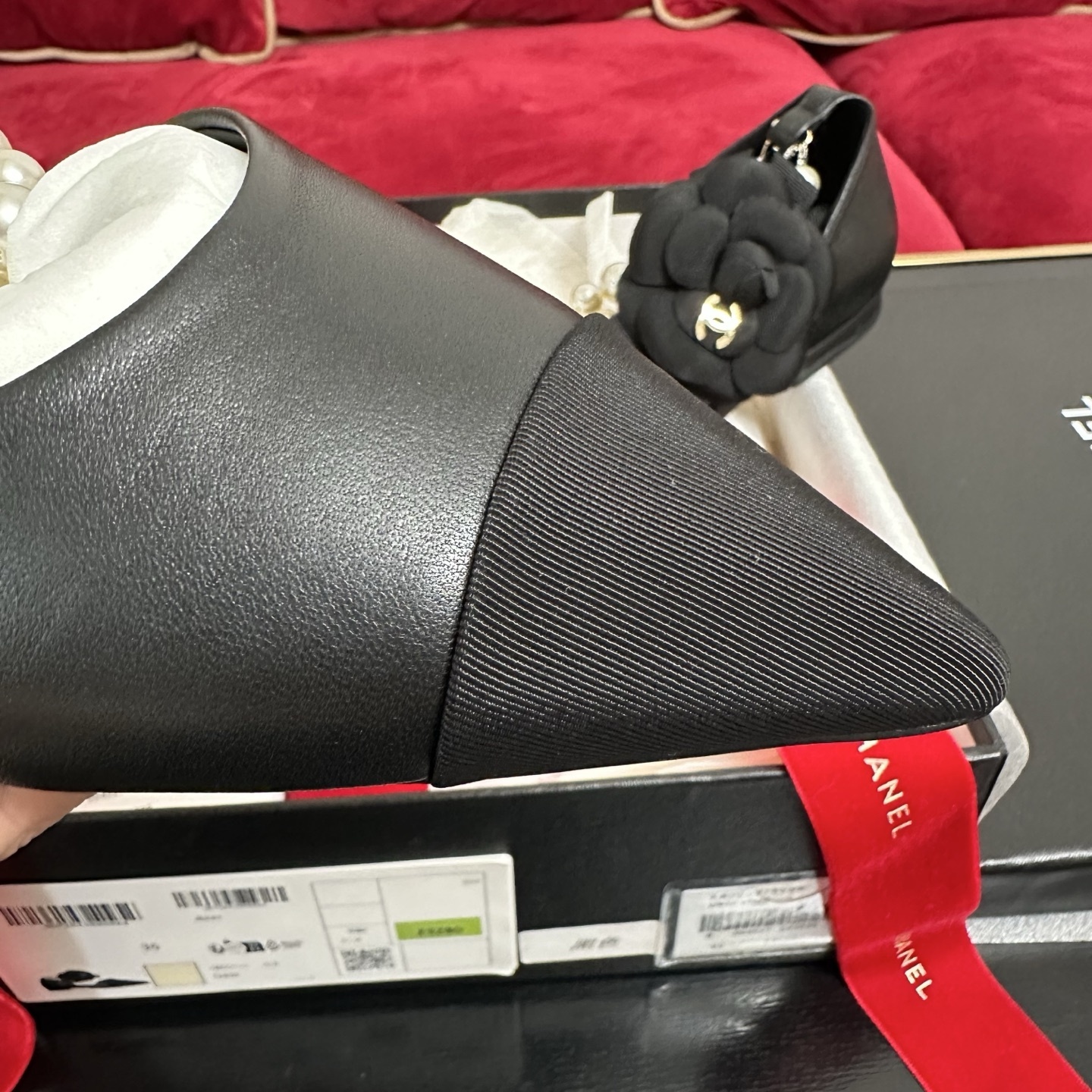 Chanel black leather pointed-toe flats with multi-strand pearl ankle straps and black camellia flower ornaments in a designer box - Hình 6