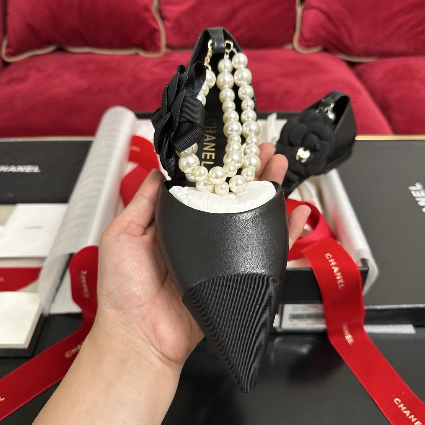 Chanel black leather pointed-toe flats with multi-strand pearl ankle straps and black camellia flower ornaments in a designer box - Hình 3