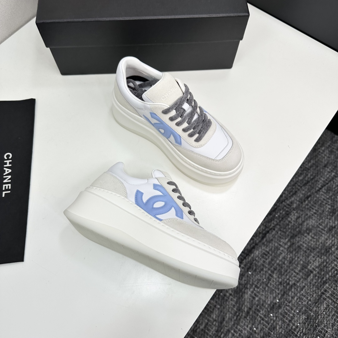 Luxury Chanel platform sneakers in white and light blue leather with suede accents on a black display box. - Hình 8