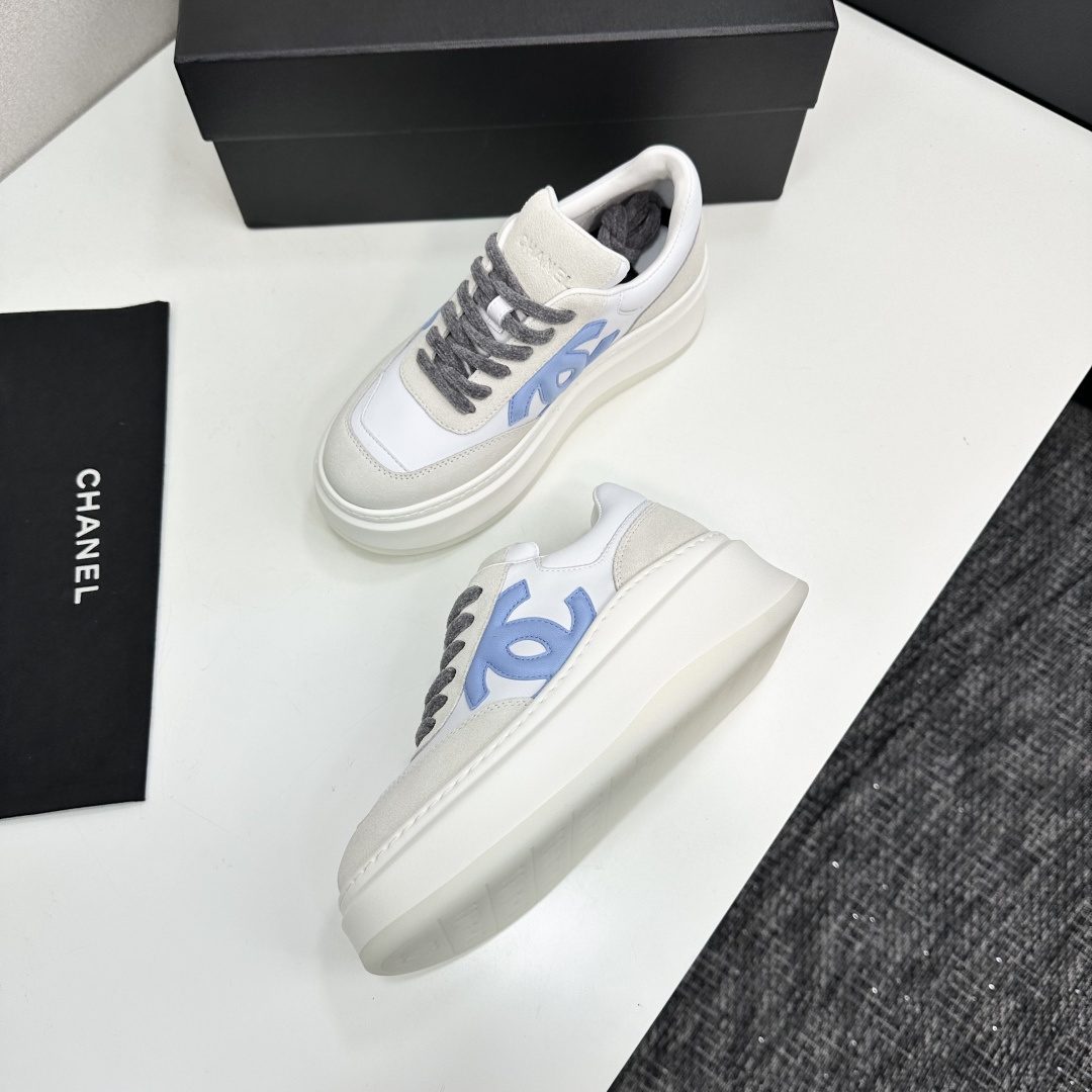 Luxury Chanel platform sneakers in white and light blue leather with suede accents on a black display box. - Hình 5