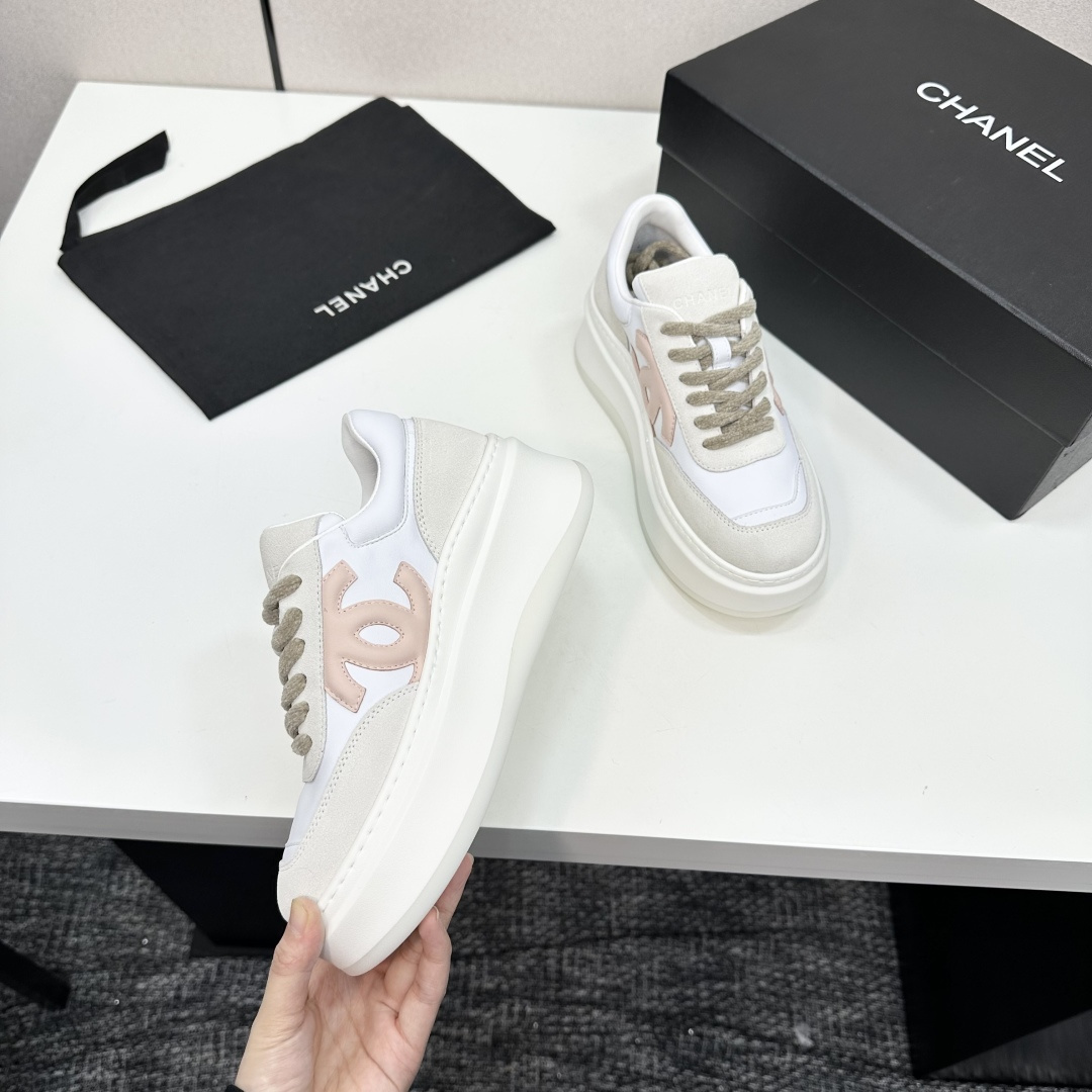 Chanel white and pink platform sneakers displayed on a black box with a branded dust bag - Hình 2