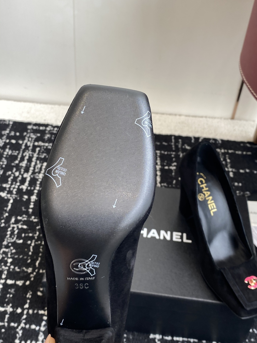 Authentic Chanel black suede pumps with square toe and pink CC logo turn-lock detail on a black box. - Hình 9