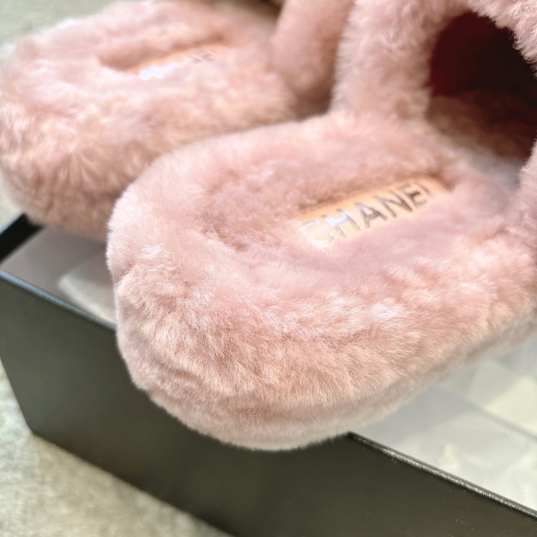 Luxury pink faux fur Chanel slippers with embroidered CC logo presented in a black designer box with white ribbon. - Hình 8