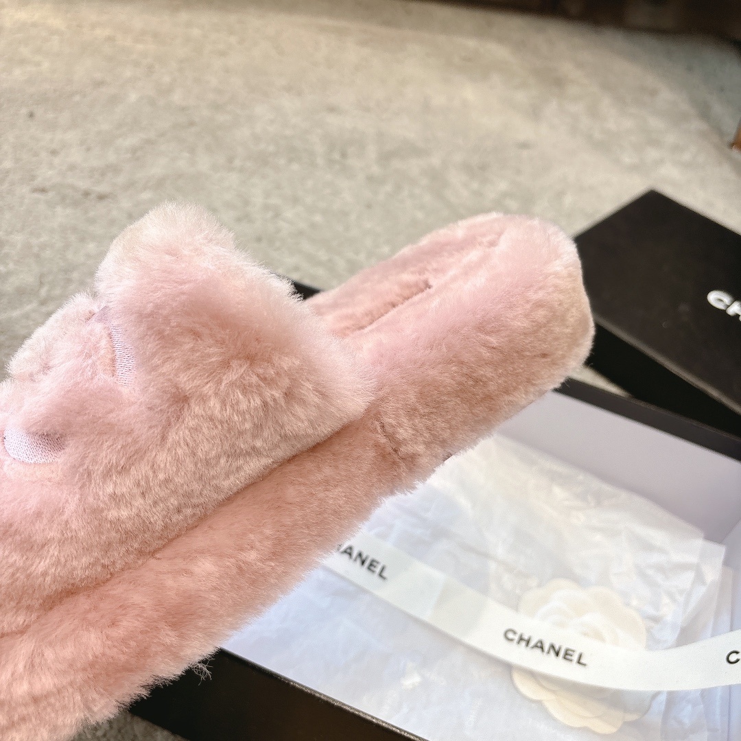 Luxury pink faux fur Chanel slippers with embroidered CC logo presented in a black designer box with white ribbon. - Hình 7
